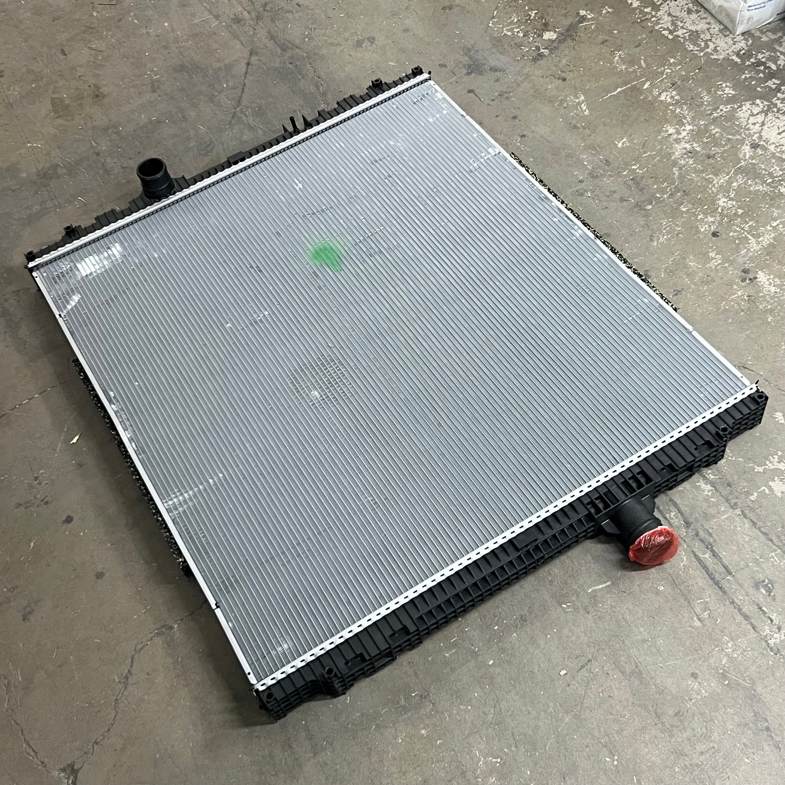 PACCAR Radiator Core & Tank Assembly N9414003