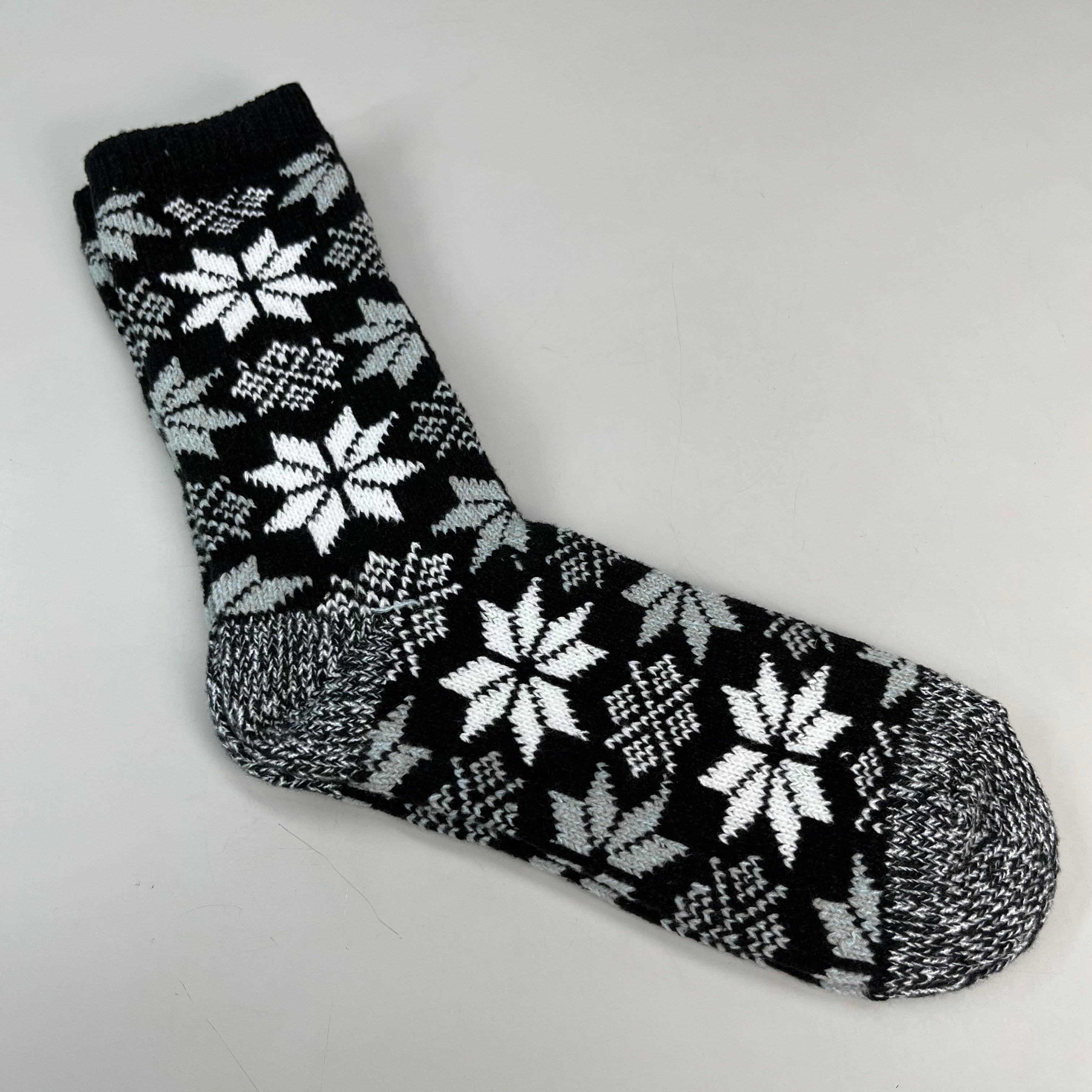 CUDDLE DUDS Soft Boot Crew Socks Plushfill 4 Pair Sz 4-10 Black Check (New)