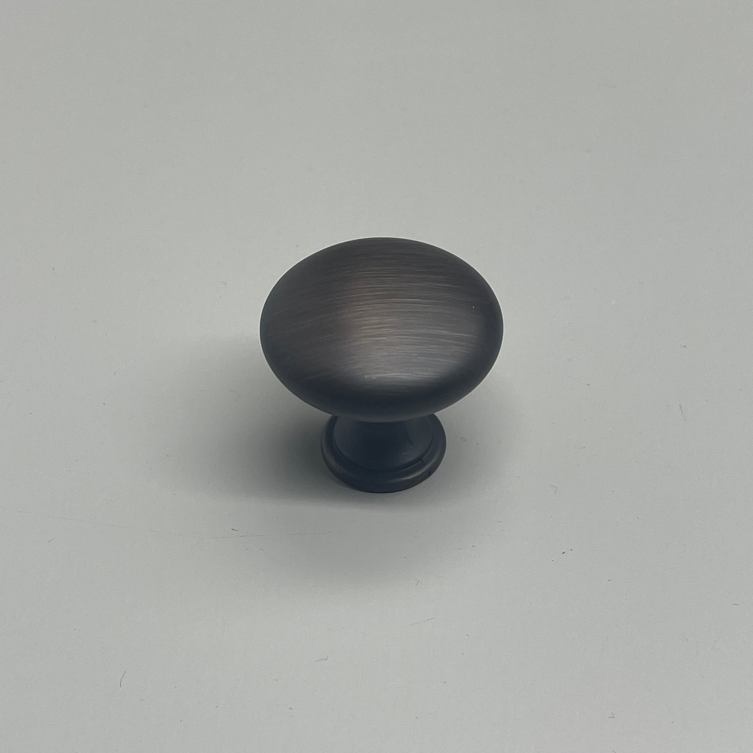 BERENSON (25 PK) Traditional Advantage One Verona Bronze Round Knob 9338-10VB-P