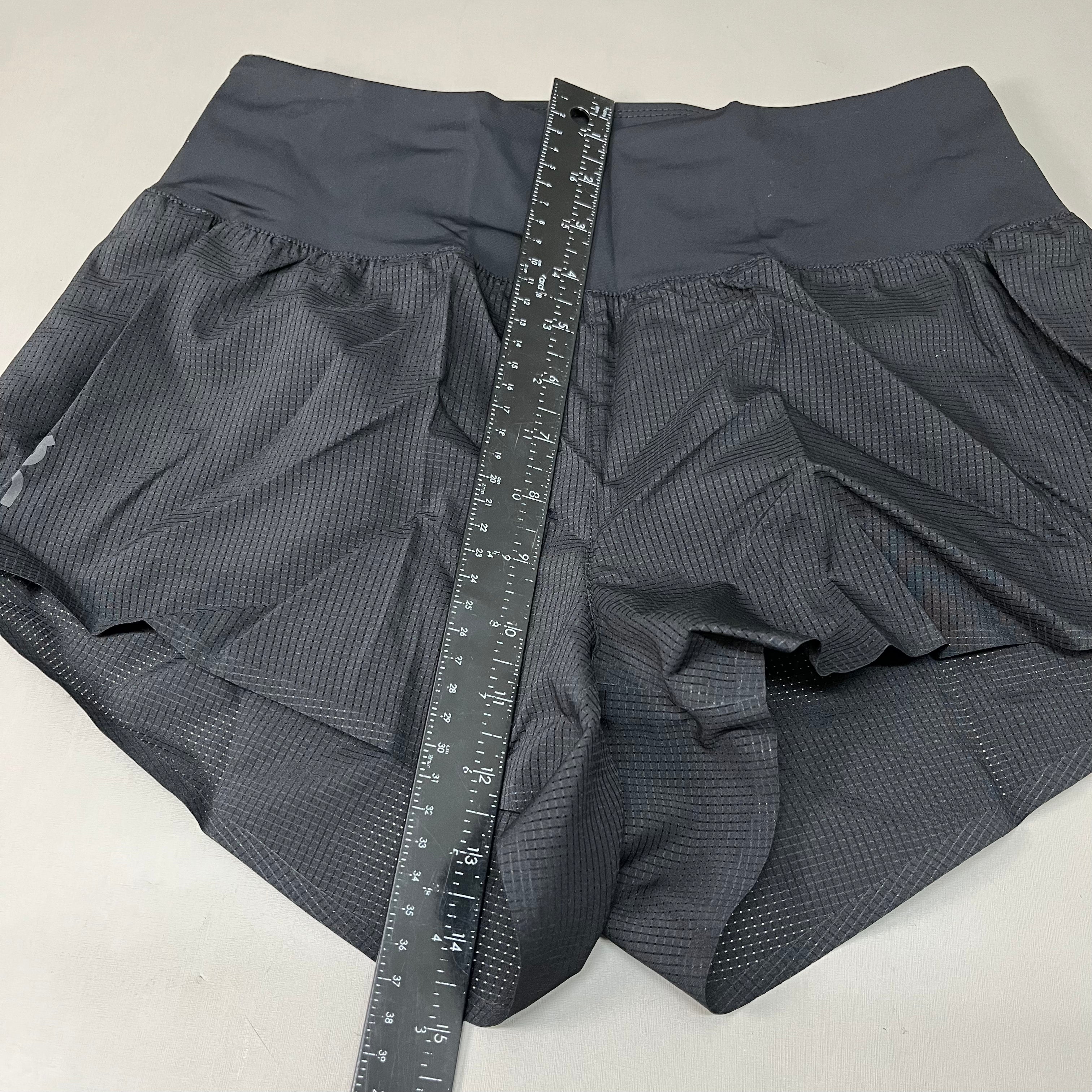 ON RUNNING Women's Active Wear Race Shorts Sz-Small Black 215.00132