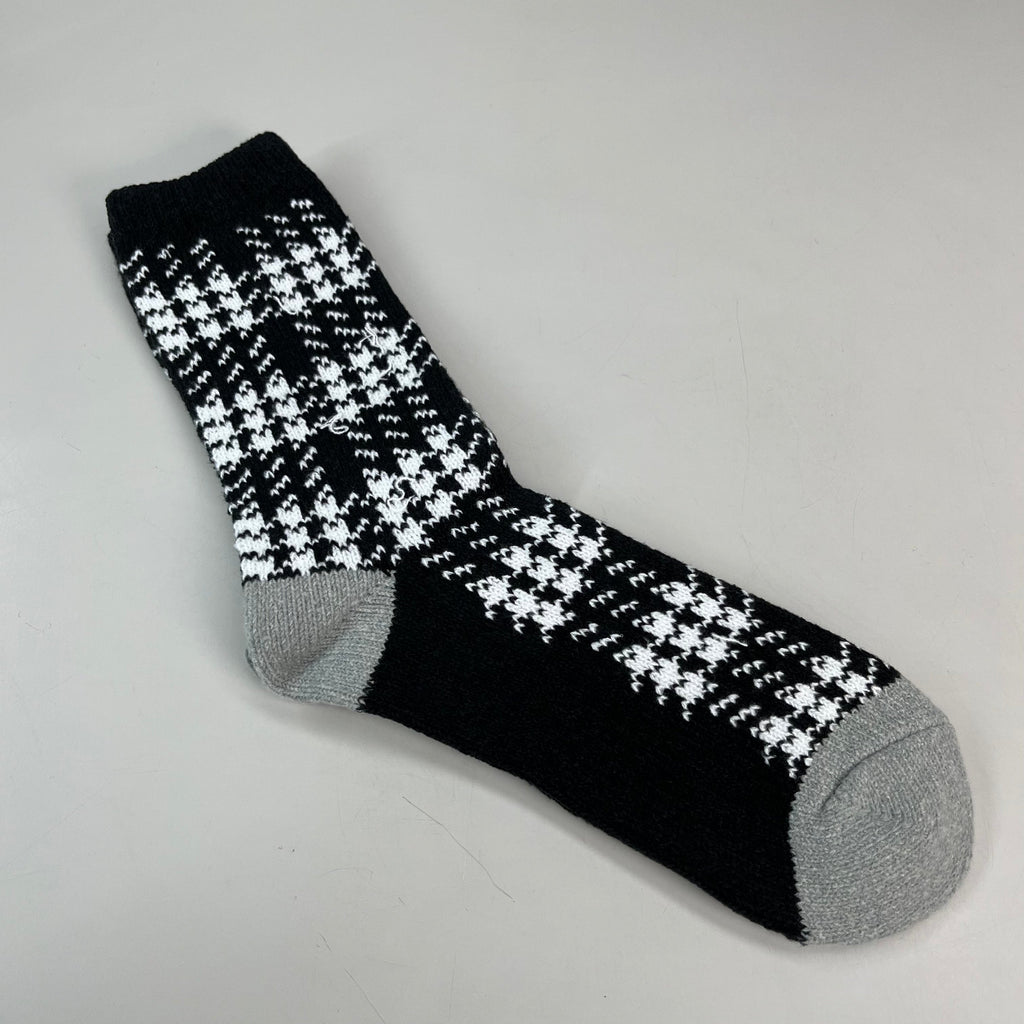 CUDDLE DUDS Soft Boot Crew Socks Plushfill 4 Pair Sz 4-10 Black Check (New)