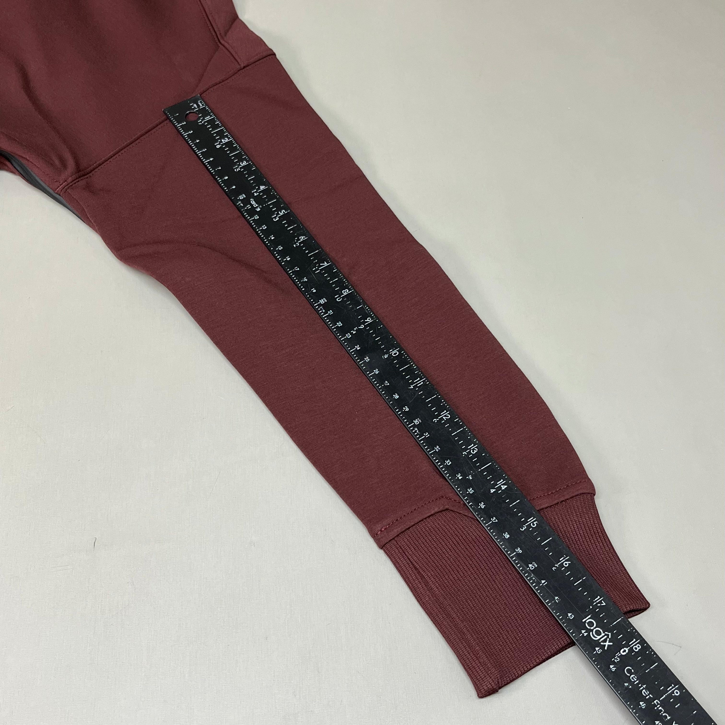 ON RUNNING Women's Active Wear Hoodie Sz-Small Mulberry 219.00346