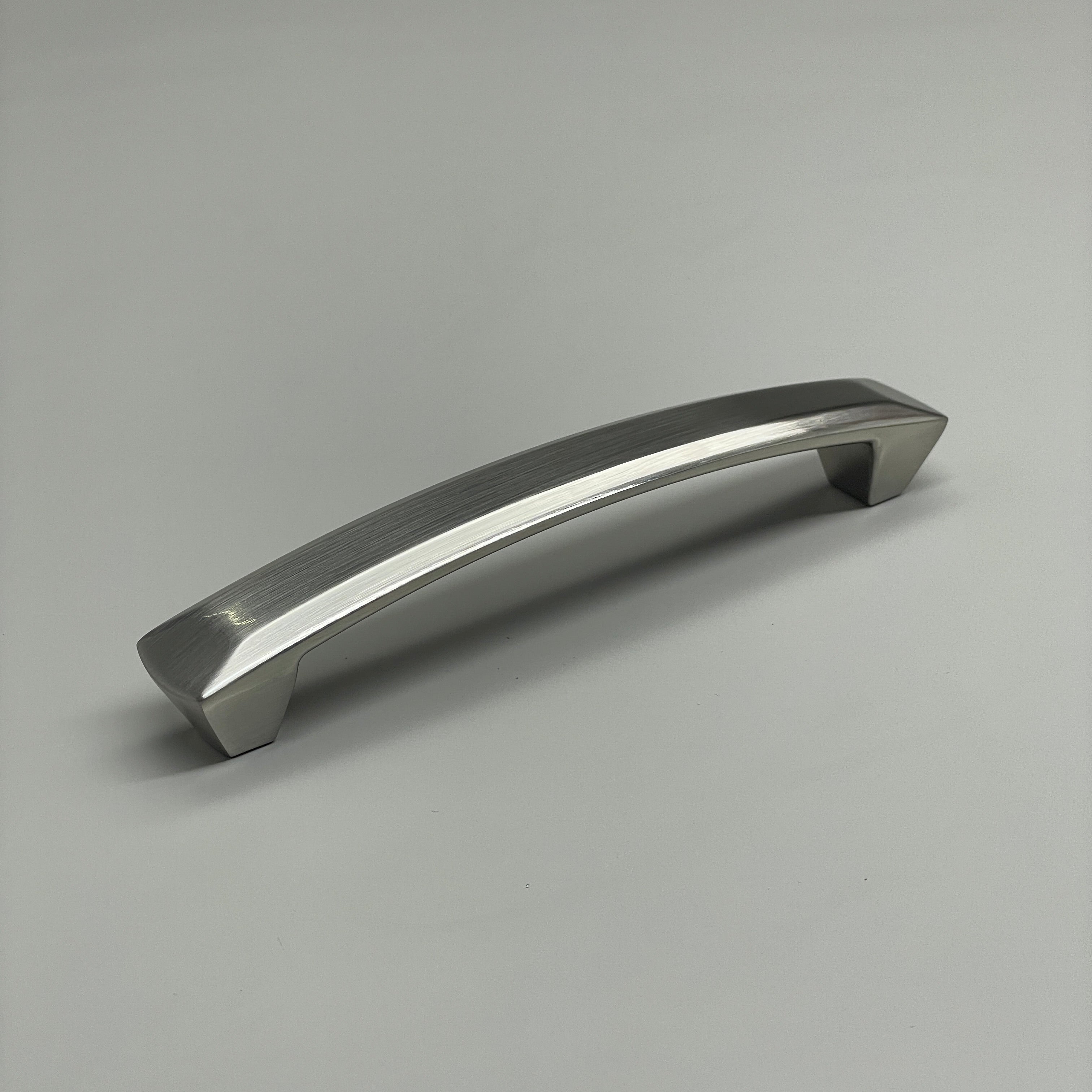 BERENSON (10 PK) Laura 128mm CC Brushed Nickel Pull Handle 4077-1BPN-P
