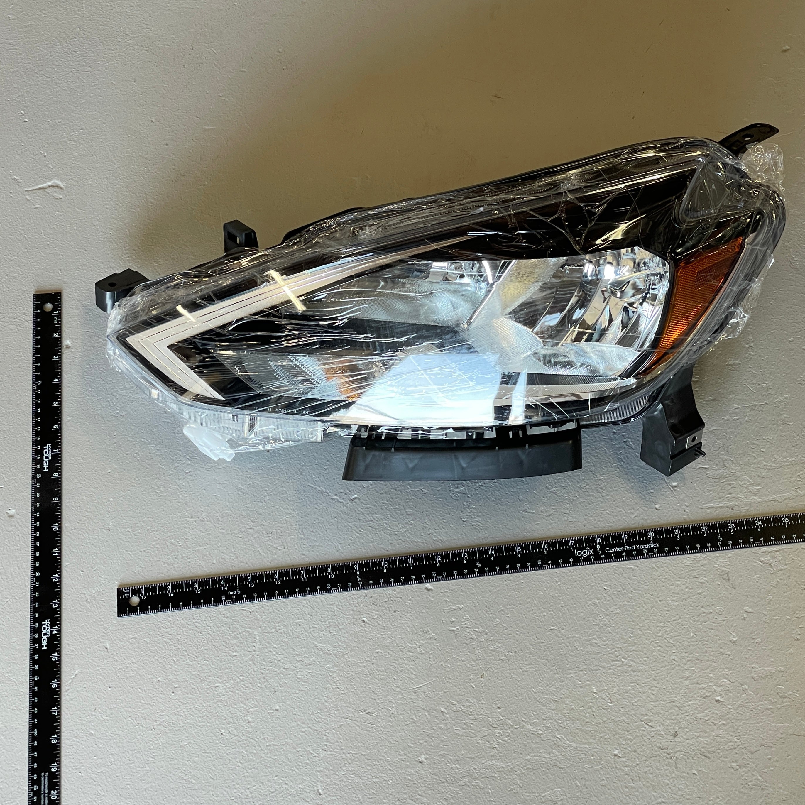 TYC Driver LH Headlight Assembly Halogen for Nissan Sentra 16-18 NI2502244 (New)