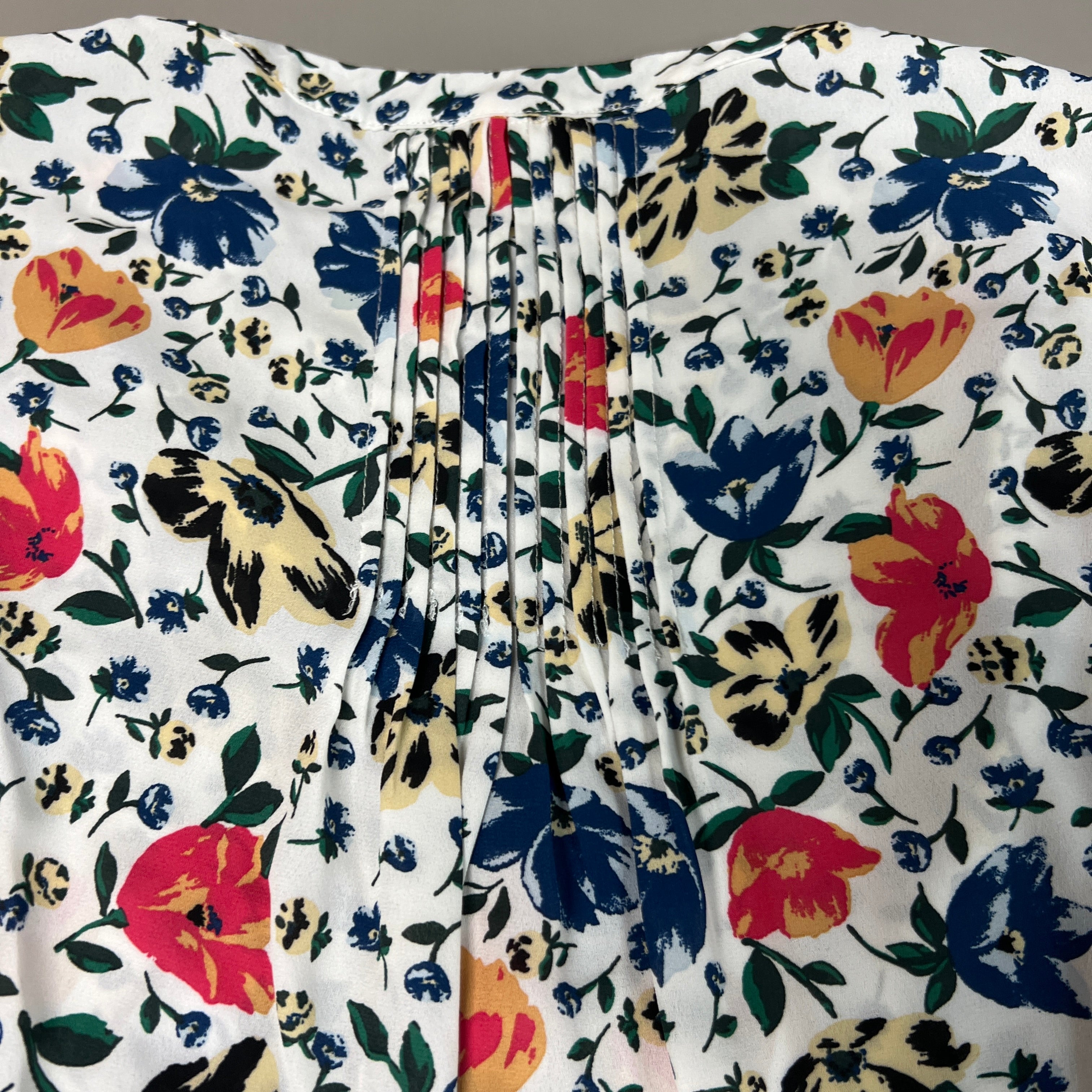 CHELSEA & THEODORE Sleeveless Blouse Women's Size M Bash Floral White 2165072 (NEW)