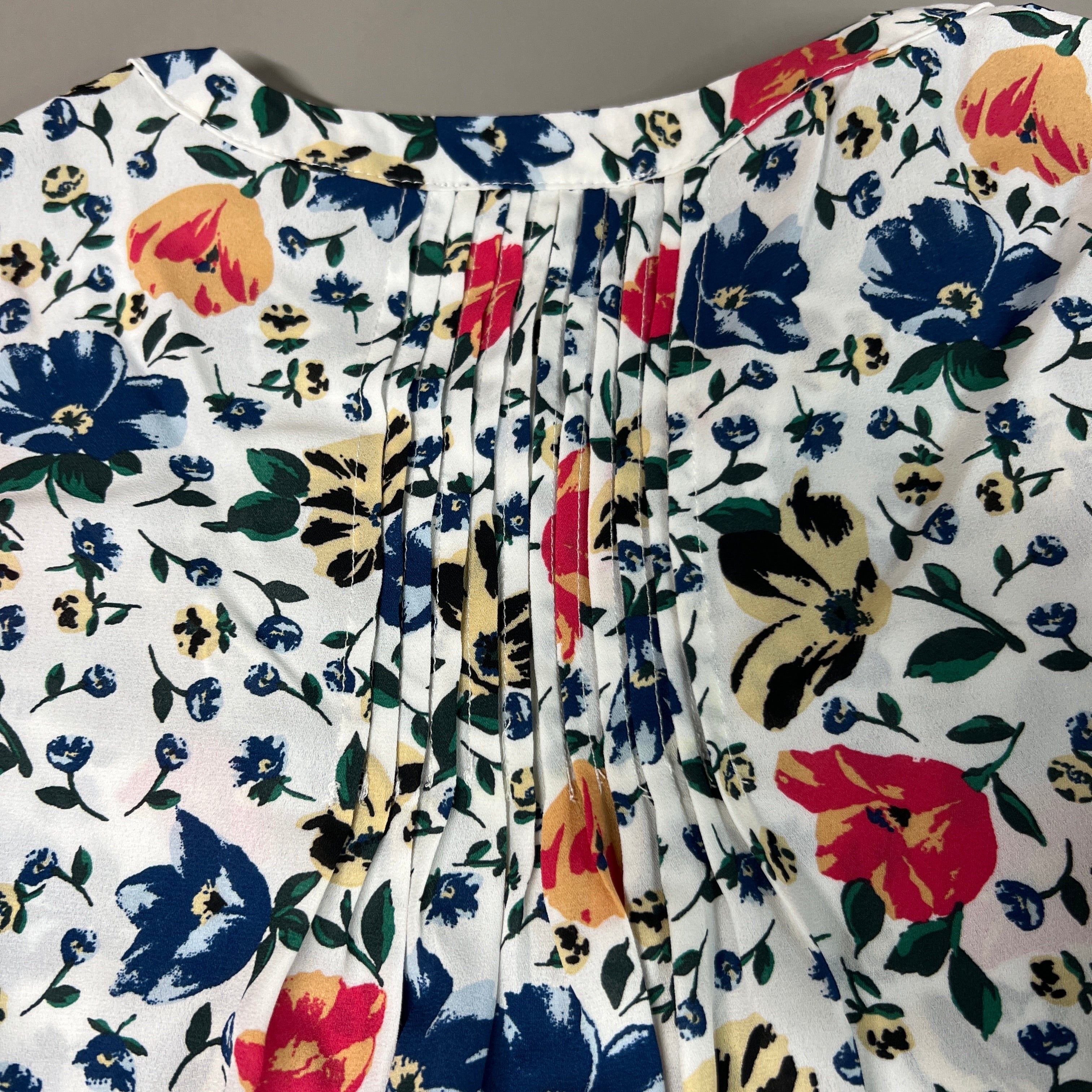 CHELSEA & THEODORE Sleeveless Blouse Women's Size L Bash Floral White 2165072 (NEW)