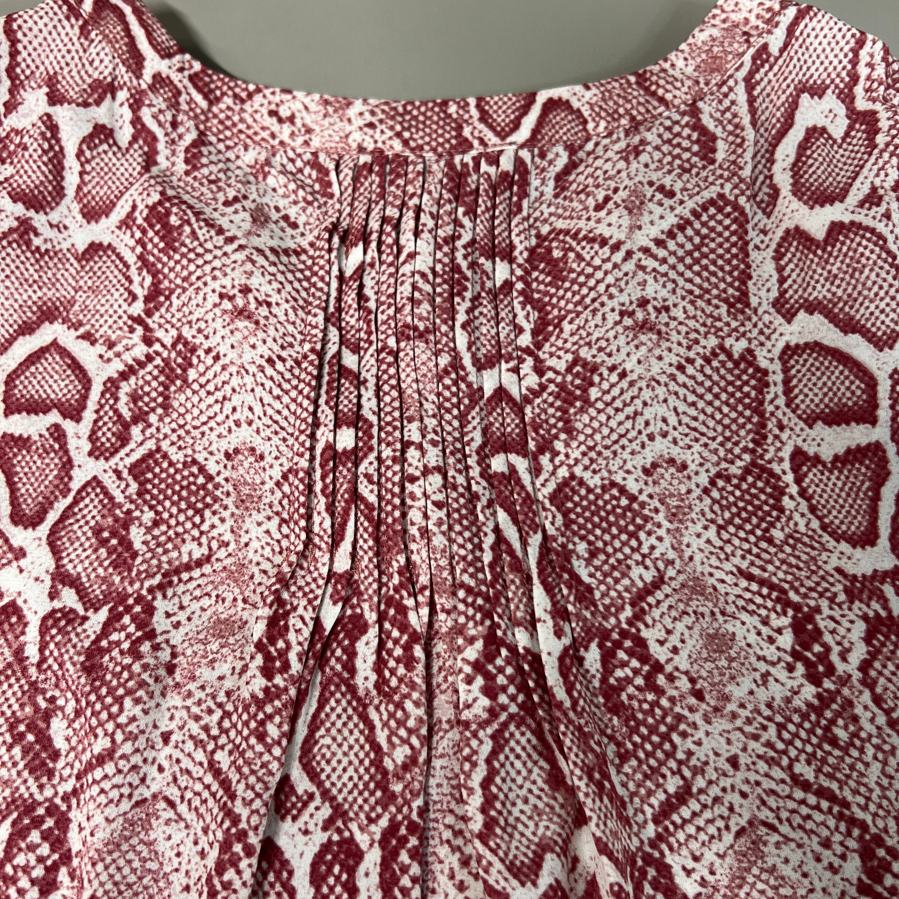 CHELSEA & THEODORE Sleeveless Blouse Women's Size L Pink Python 2165072 (NEW)