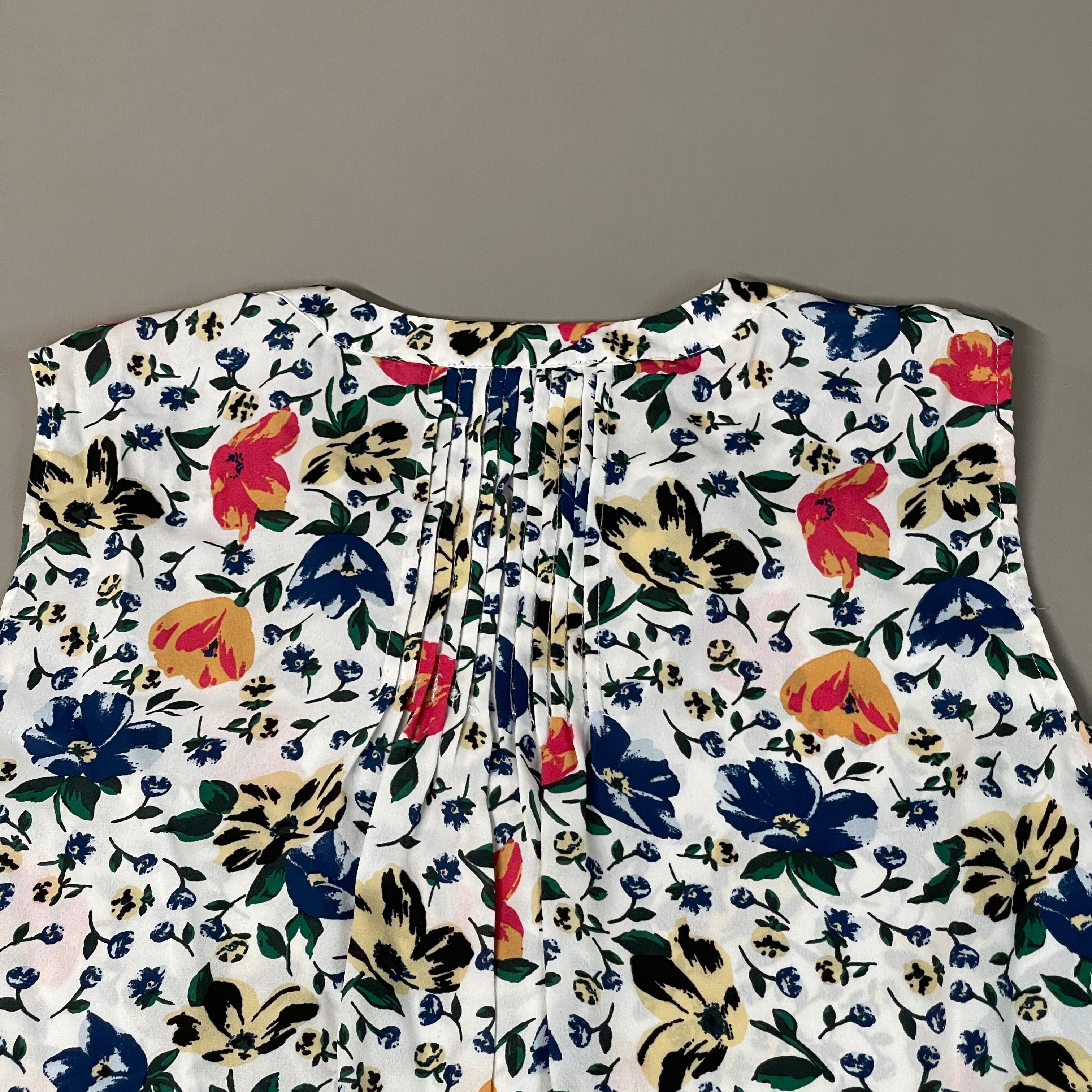 CHELSEA & THEODORE Sleeveless Blouse Women's Size S Bash Floral White 2165072 (NEW)