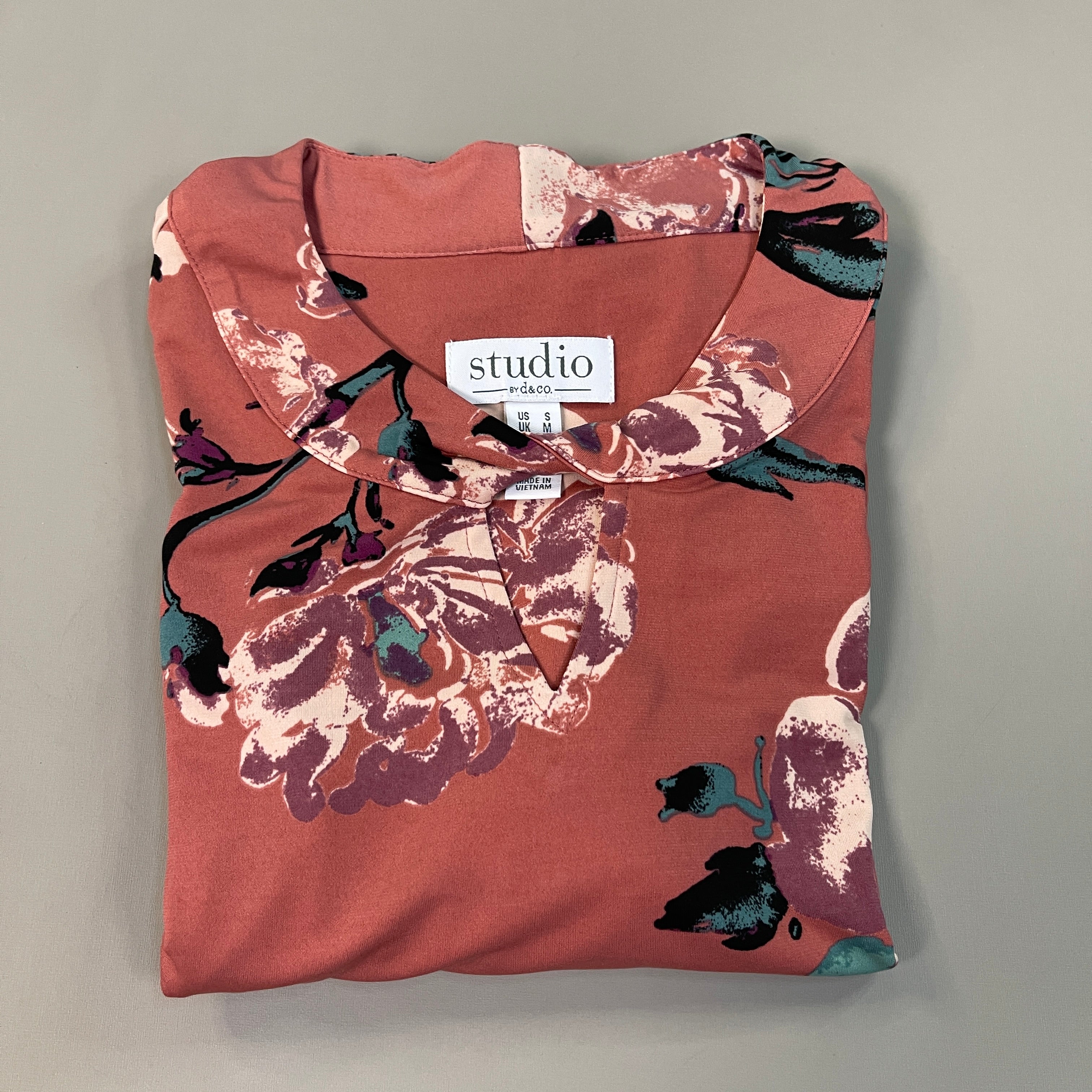 STUDIO BY D&Co Printed Long Sleeve Top Women's Sz S Classic Rose Floral (New)