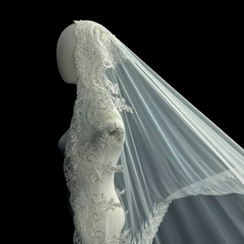 Luxury Long Large Trailing French Retro Lace Wedding Dress