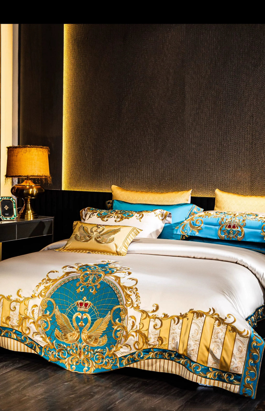 European High-End Pure Cotton Satin Luxury Embroidery Bedding Set 4 PCs Set / 10 PCs Set