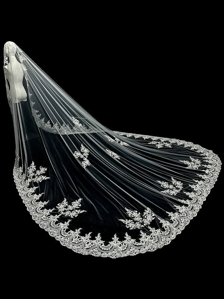 Luxury Long Large Trailing French Retro Lace Wedding Dress