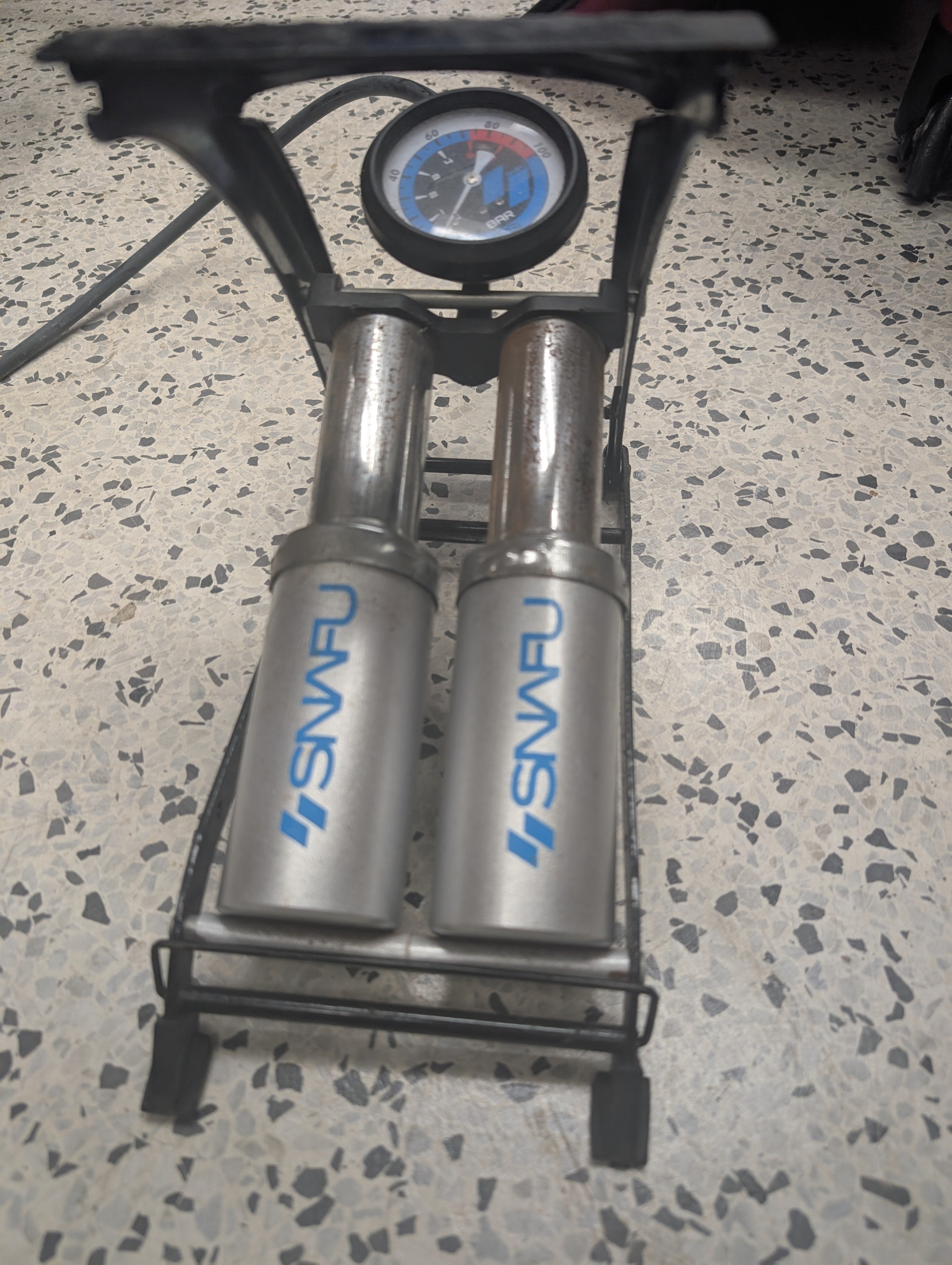SNAFU Double-Power Bicycle Pump with Easy-to-read 72.5 psi Oversized gauge