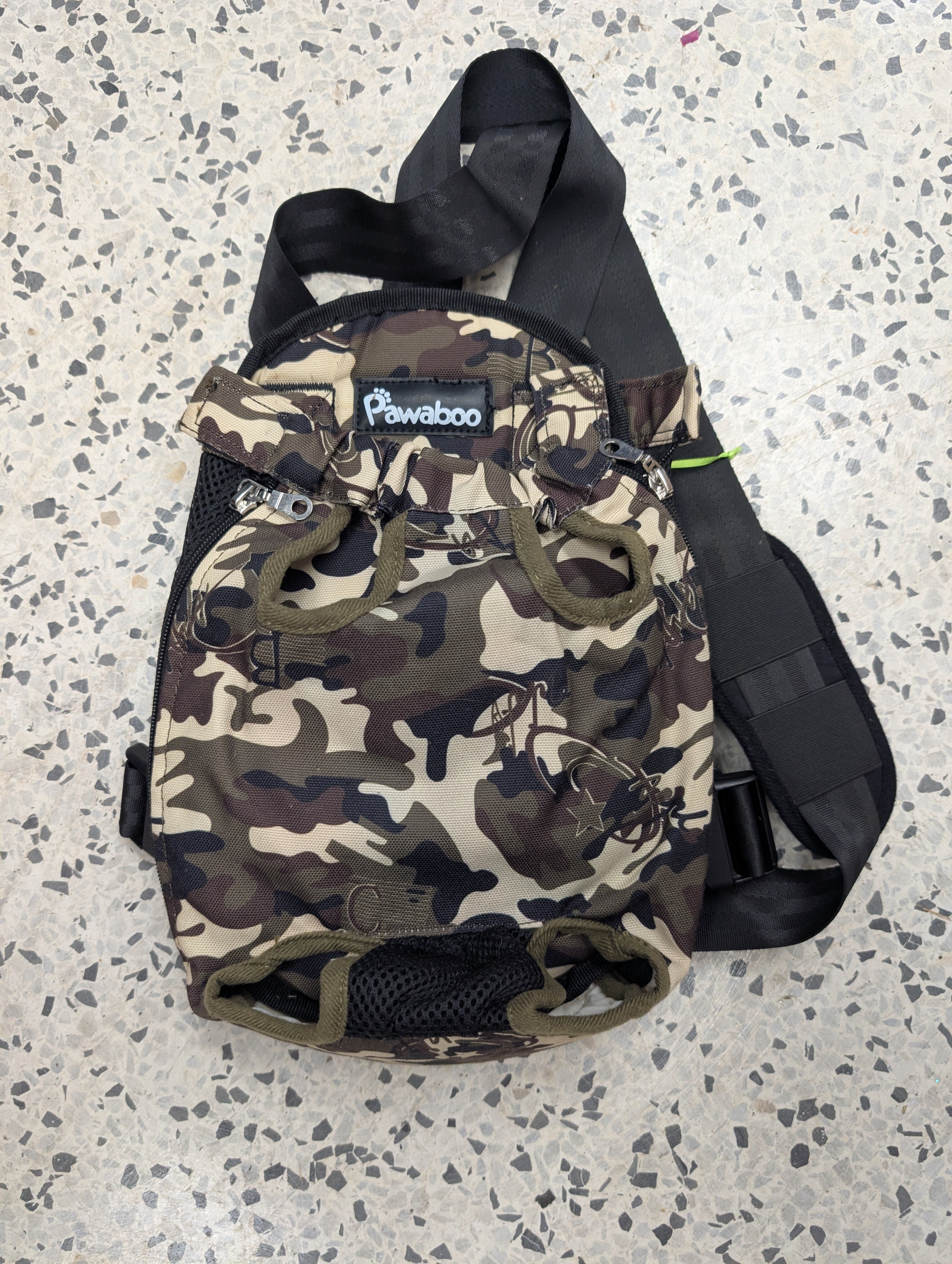 Pawaboo Pet Carrier Backpack, Adjustable Pet Front Cat Dog Carrier Backpack Travel Bag, Legs Out, Easy-Fit for Traveling Hiking Camping for Small Medium Dogs Cats Puppies, Medium,Deep Camouflage Black