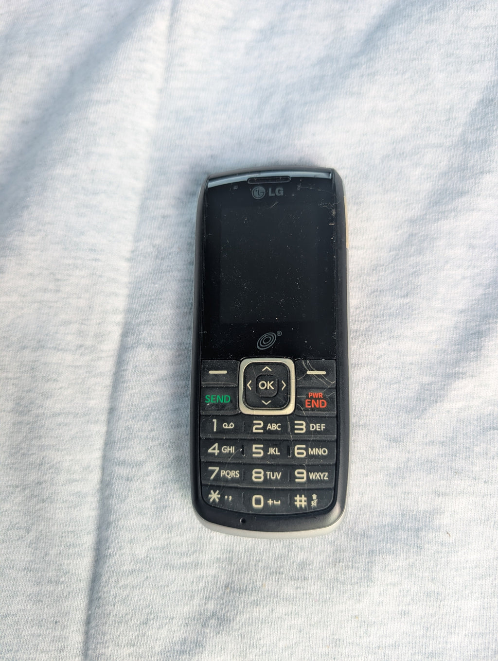 LG 325G / LG325G - Black and Silver ( Tracfone ) Cellular Candybar Phone