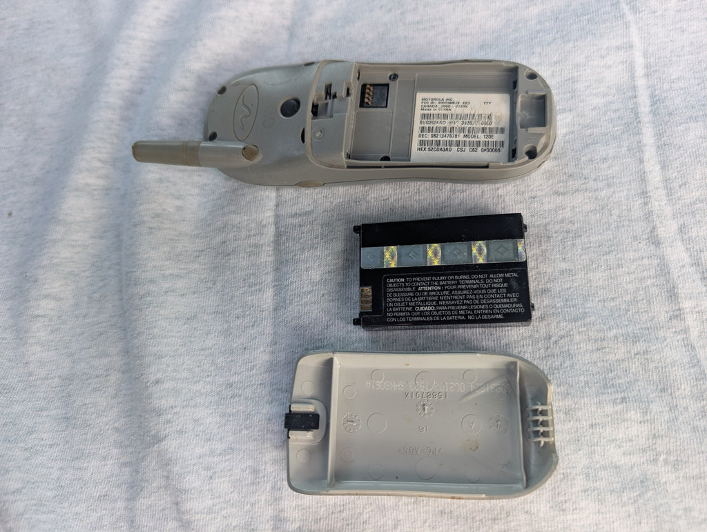 Motorola 120e  Silver (Verizon) Cellular Cell Phone