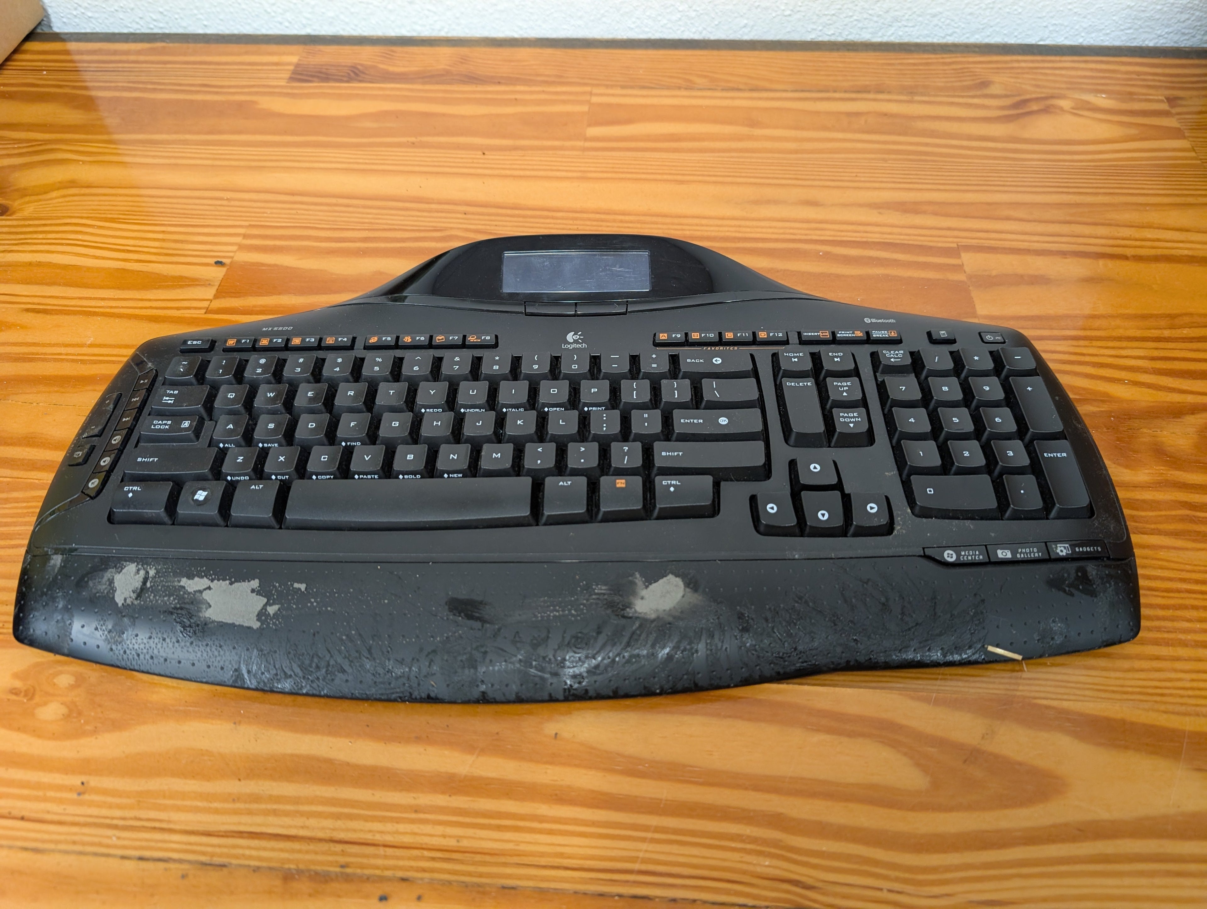 Logitech MX 5500 Wireless Bluetooth Keyboard