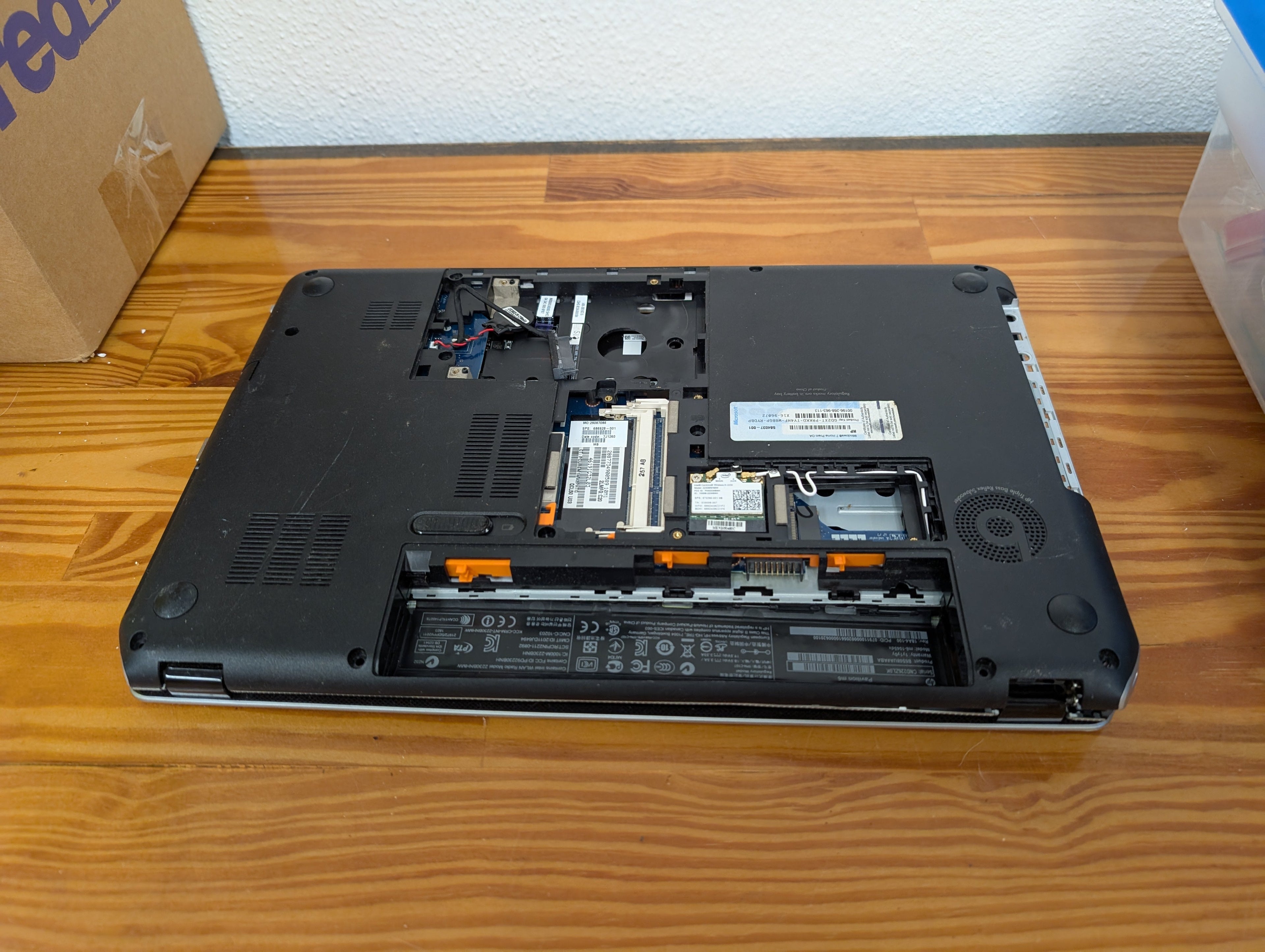 HP Pavillon M6-1045dx Entertainment Laptop