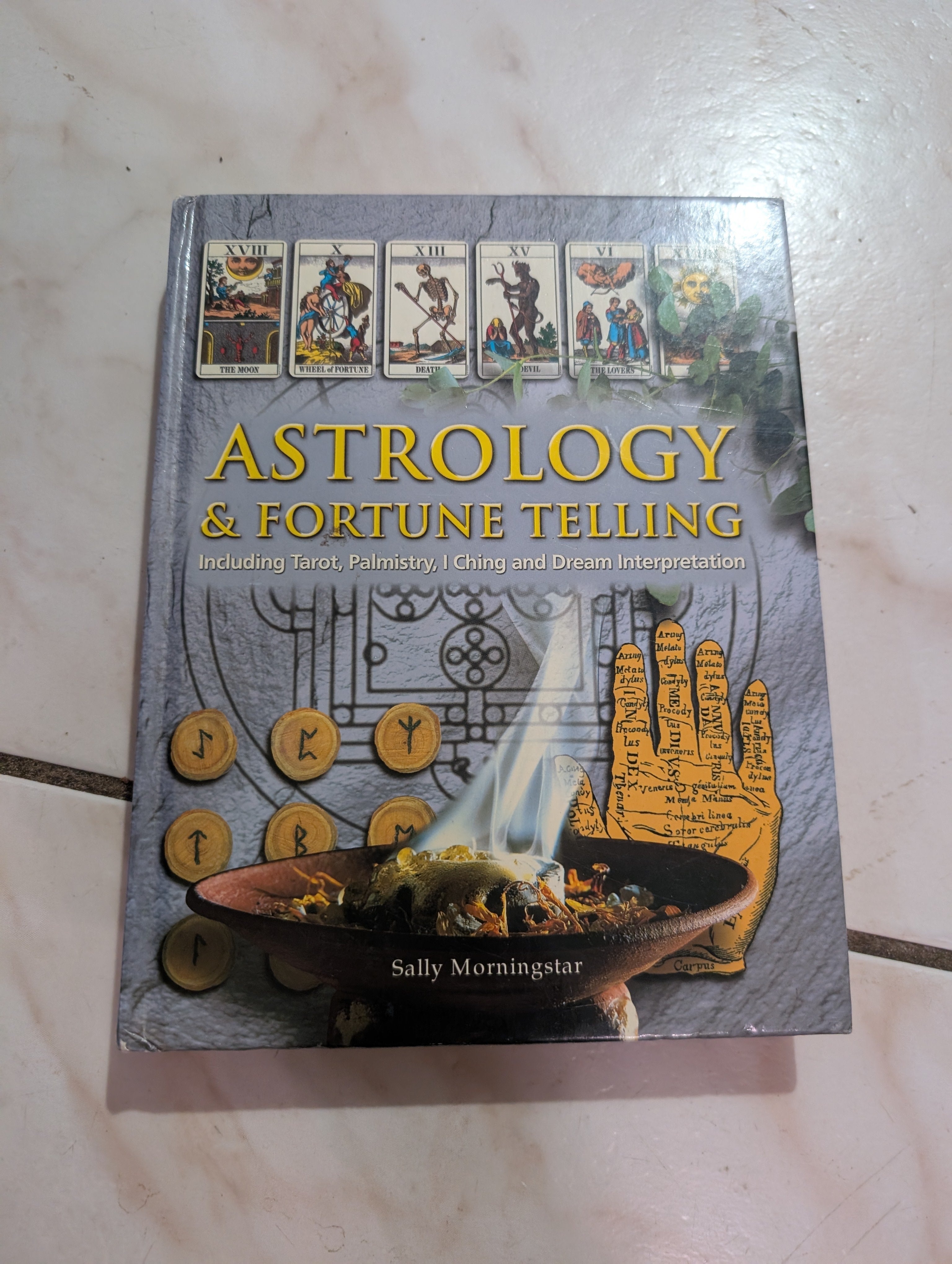 Astrology & Fortune Telling: Including Tarot, Palmistry, I Ching and Dream Interpretation - Book by Sally Morningstar
