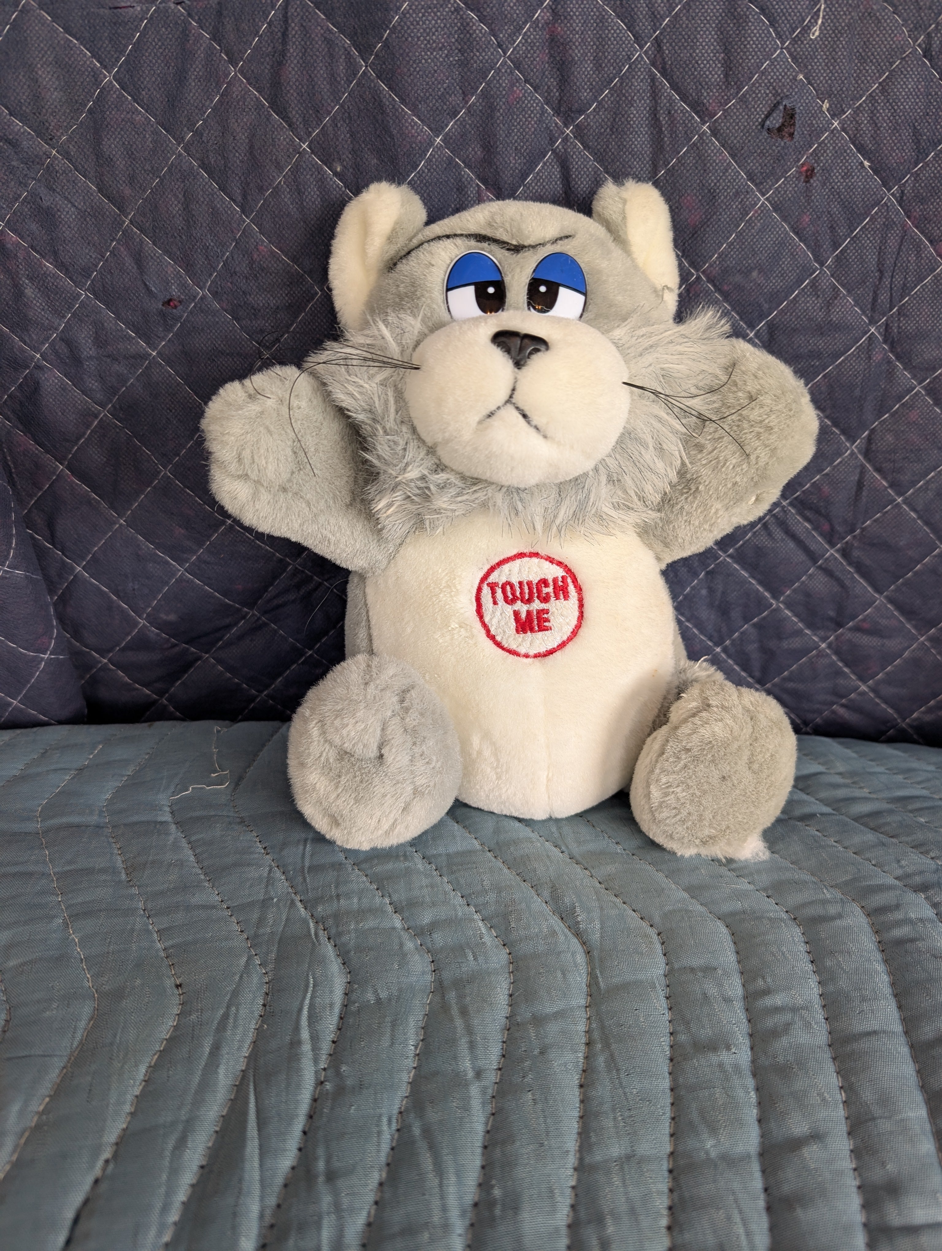 1990s Vintage Meowing Angry Cat Gray White 10" Plush Stuffed Electronic Toy B313