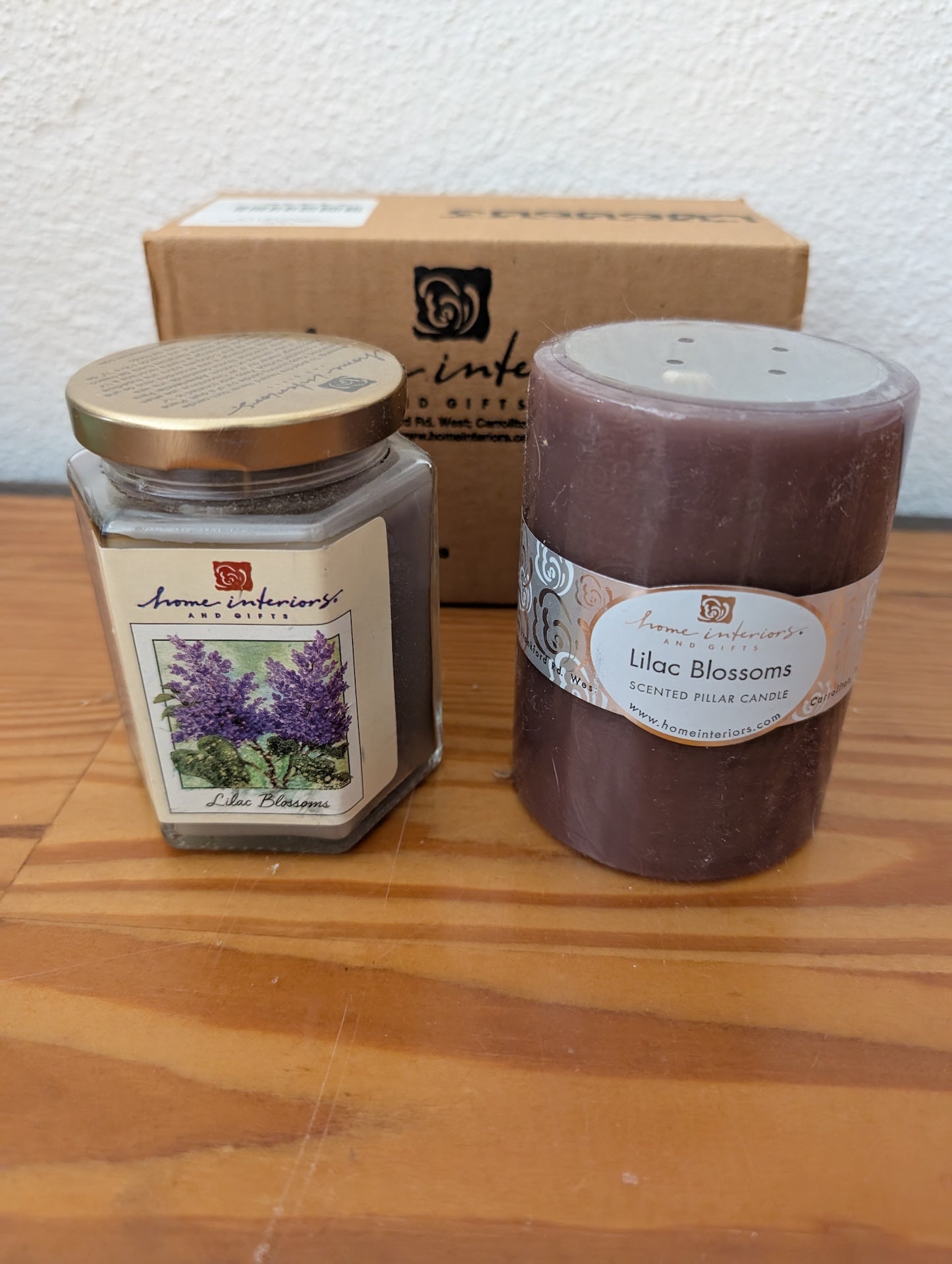 Lilac Blossoms Candles from Home Interiors and Gifts - 2000s Candles (Wax, Glass Candles, Traditional, Floral, Purple / Mauve)
