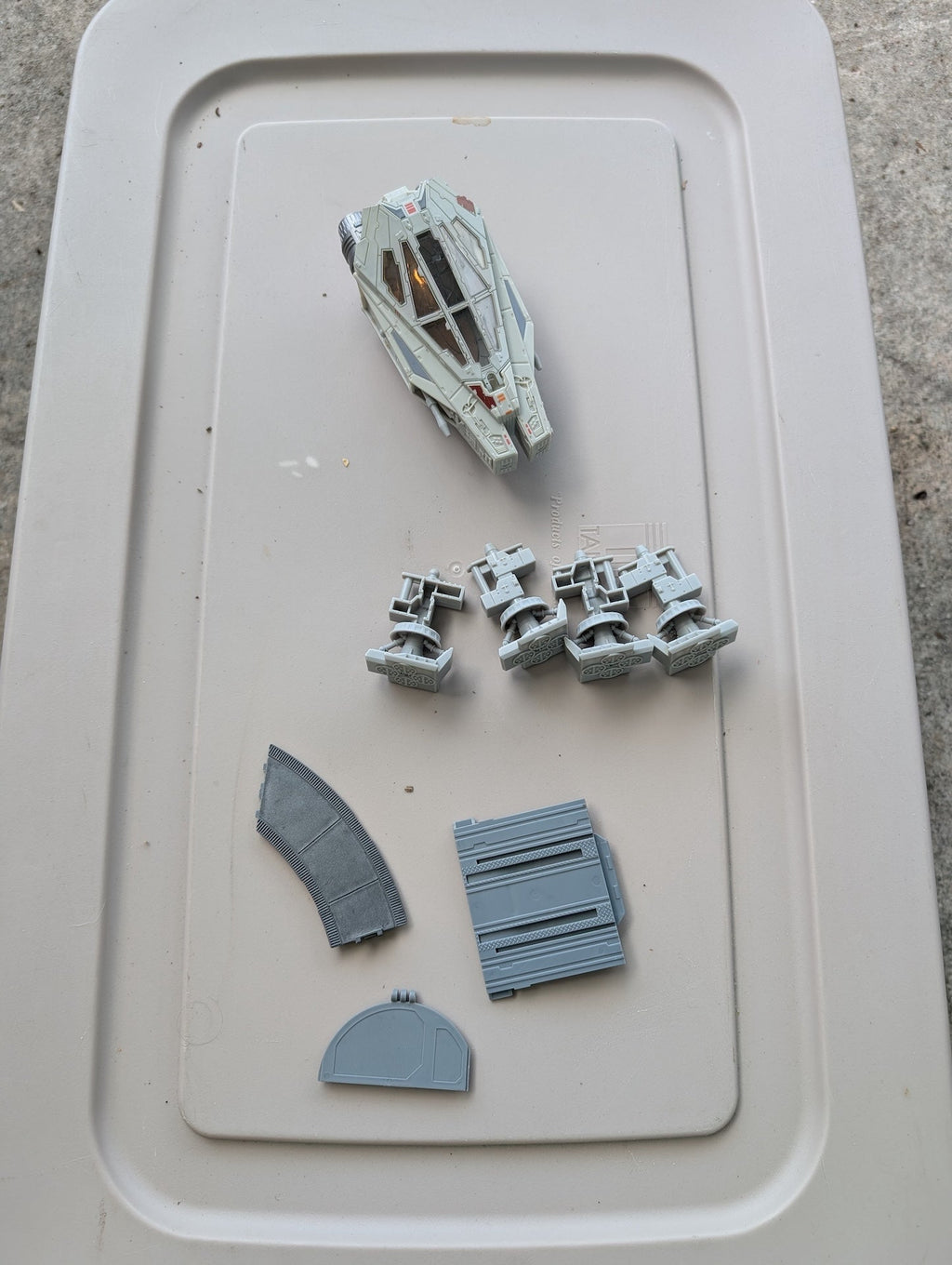 Star Wars: The Legacy Collection - Millennium Falcon from Hasbro - 2008 Collectible (Plastic, Electronics Toy / Collectible, Sci-fi, Pop Culture, Kids' Room, Eclectic, Grey, White, Red)- Missing parts