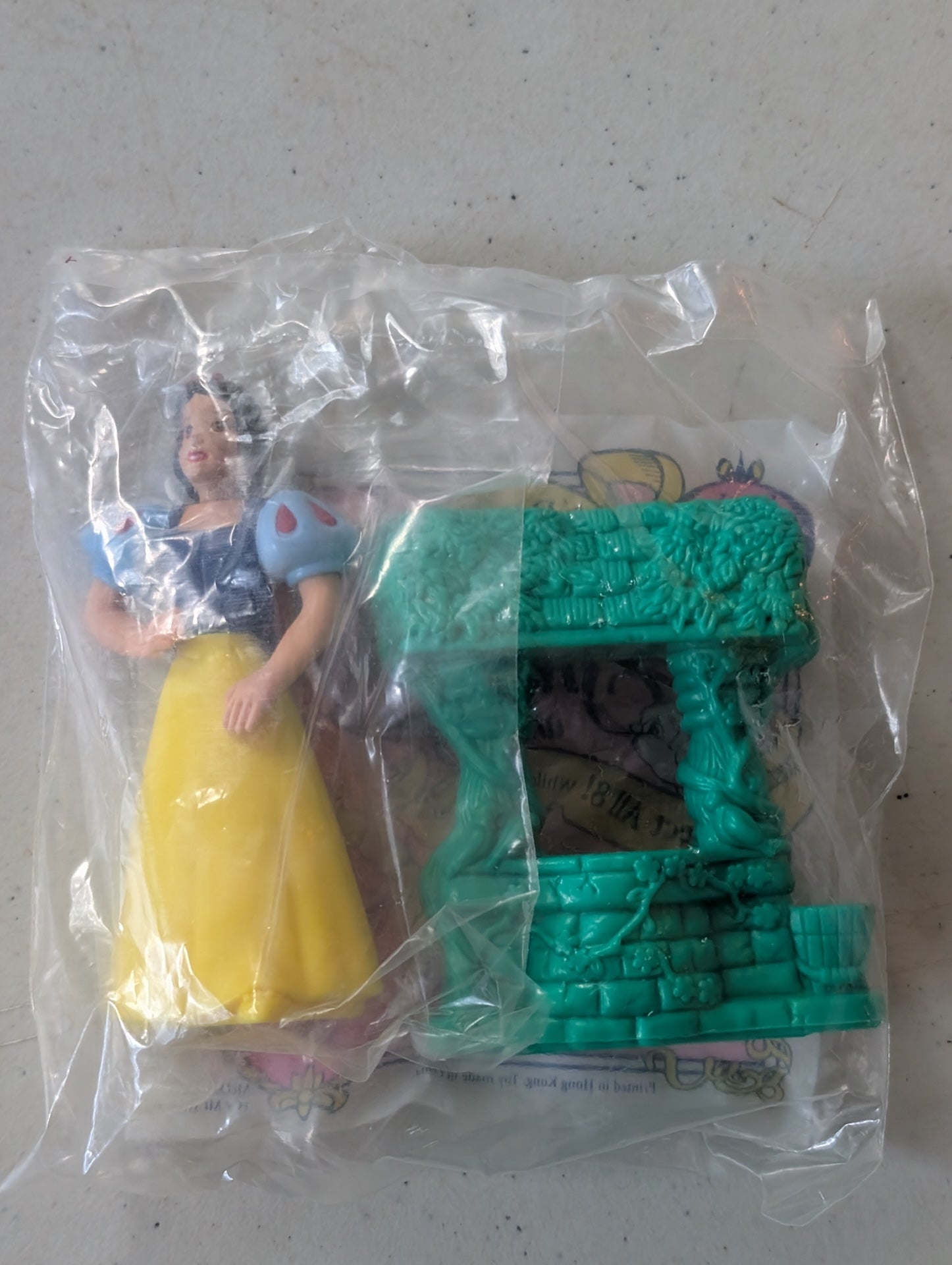 Snow White with Wishing Well 1992 McDonald's Happy Meal Disney  SEALED(vintage, collectable, nostalgia, toy)