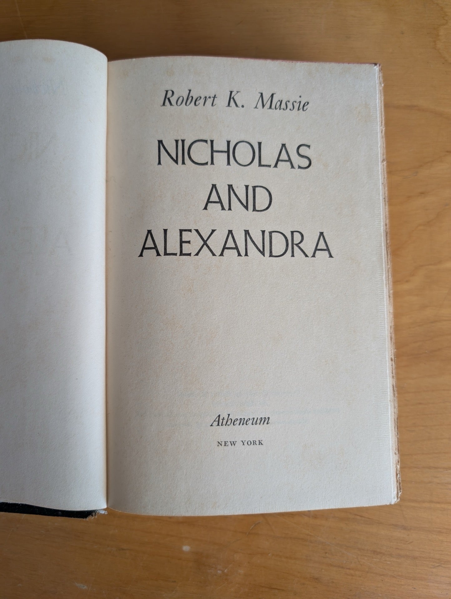 Nicholas and Alexandra by Robert K. Massie (Biography, History, 1967, Nicholas and Alexandra, Robert K Massie, Romanovs, Russian Revolution, Tsar Nicholas II)