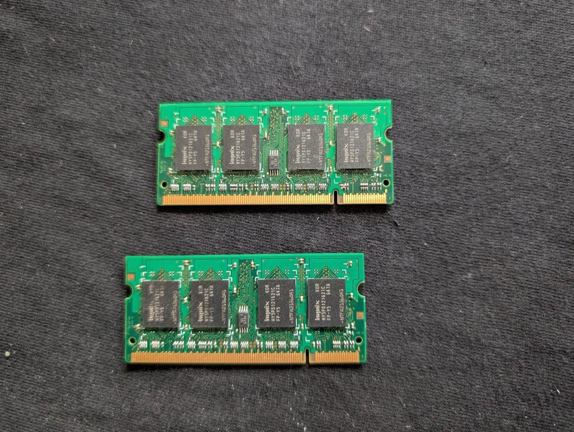 Lot of 2 Hynix 1GB (2x512MB) DDR2 Laptop RAM SODIMM PC2-5300S 667MHz