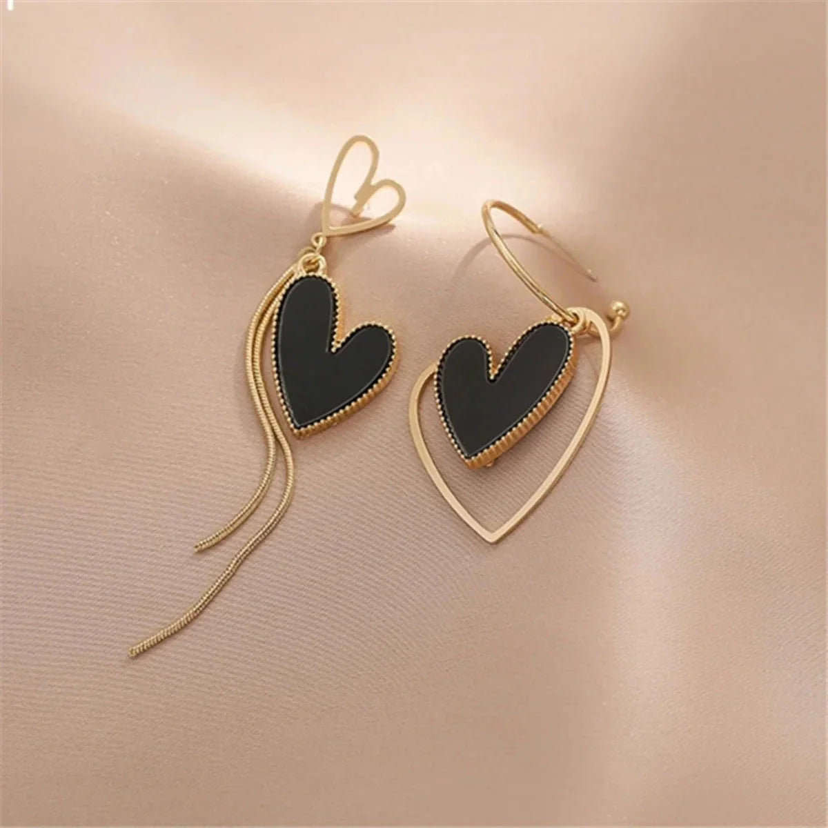 Korean Black Heart Dangle Earrings – Asymmetric Love Drop Jewelry