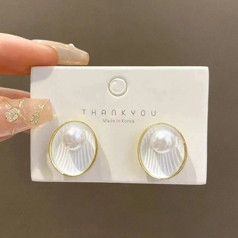 White Flower & Butterfly Dangle Earrings – Acrylic Pearl Heart Jewelry