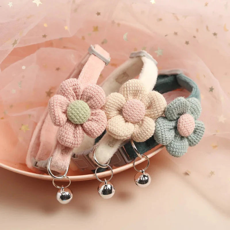 Adjustable Flower Cat Collar with Bell – Cute Breakaway Pet Collar for Kittens & Small Dogs