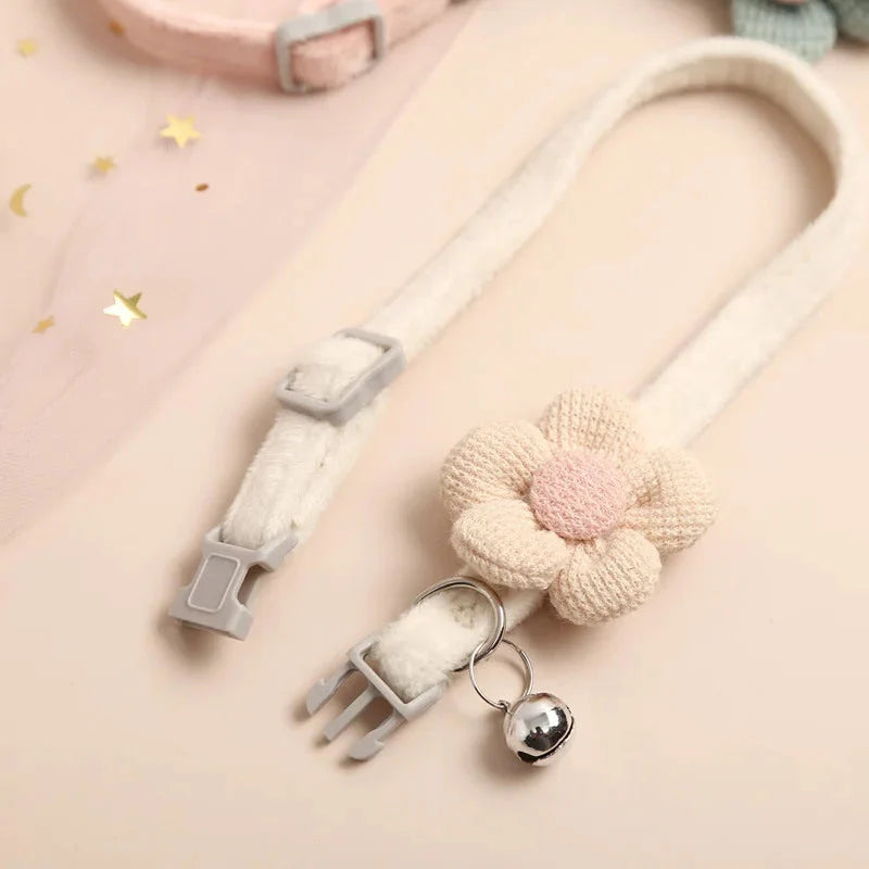 Adjustable Flower Cat Collar with Bell – Cute Breakaway Pet Collar for Kittens & Small Dogs