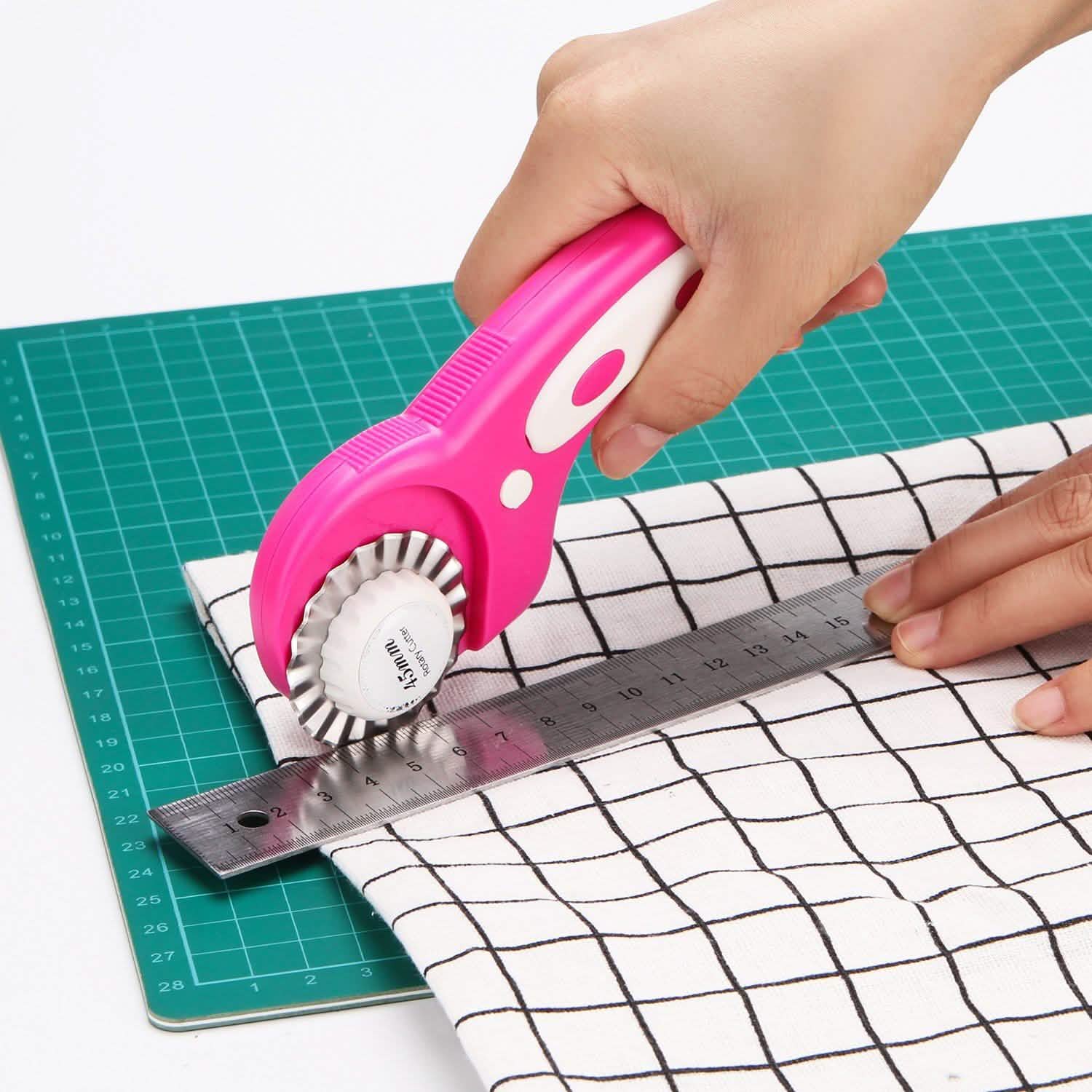 AGPtek 45mm Rotary Cutter with 7 Replacement Rotary Blades and Safety Lock