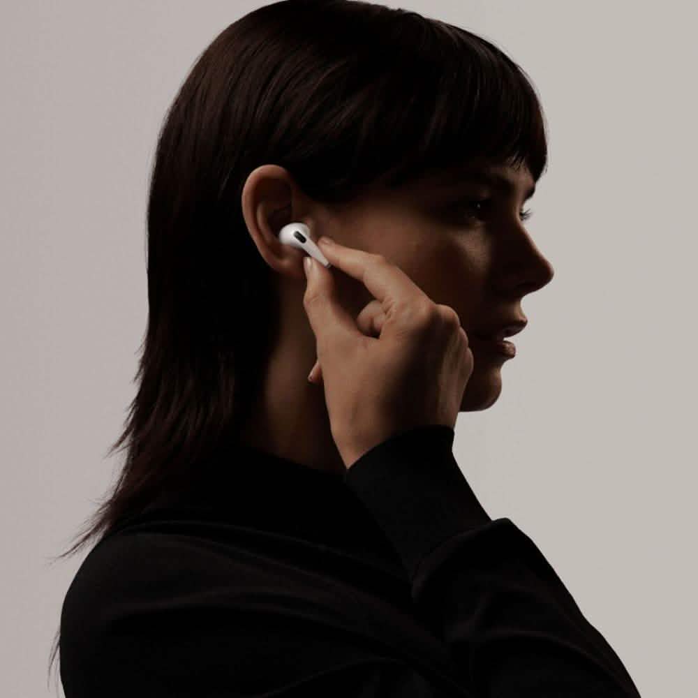 Apple AirPods Pro with Magsafe Charging Case
