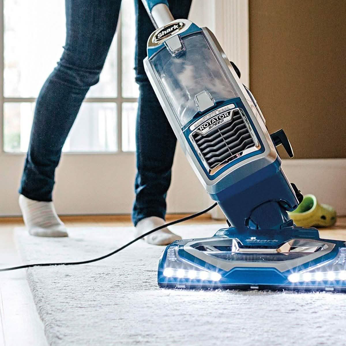 Shark Corded Rotator Powered Speed Lift-Away Vacuum Cleaner (Refurbished)