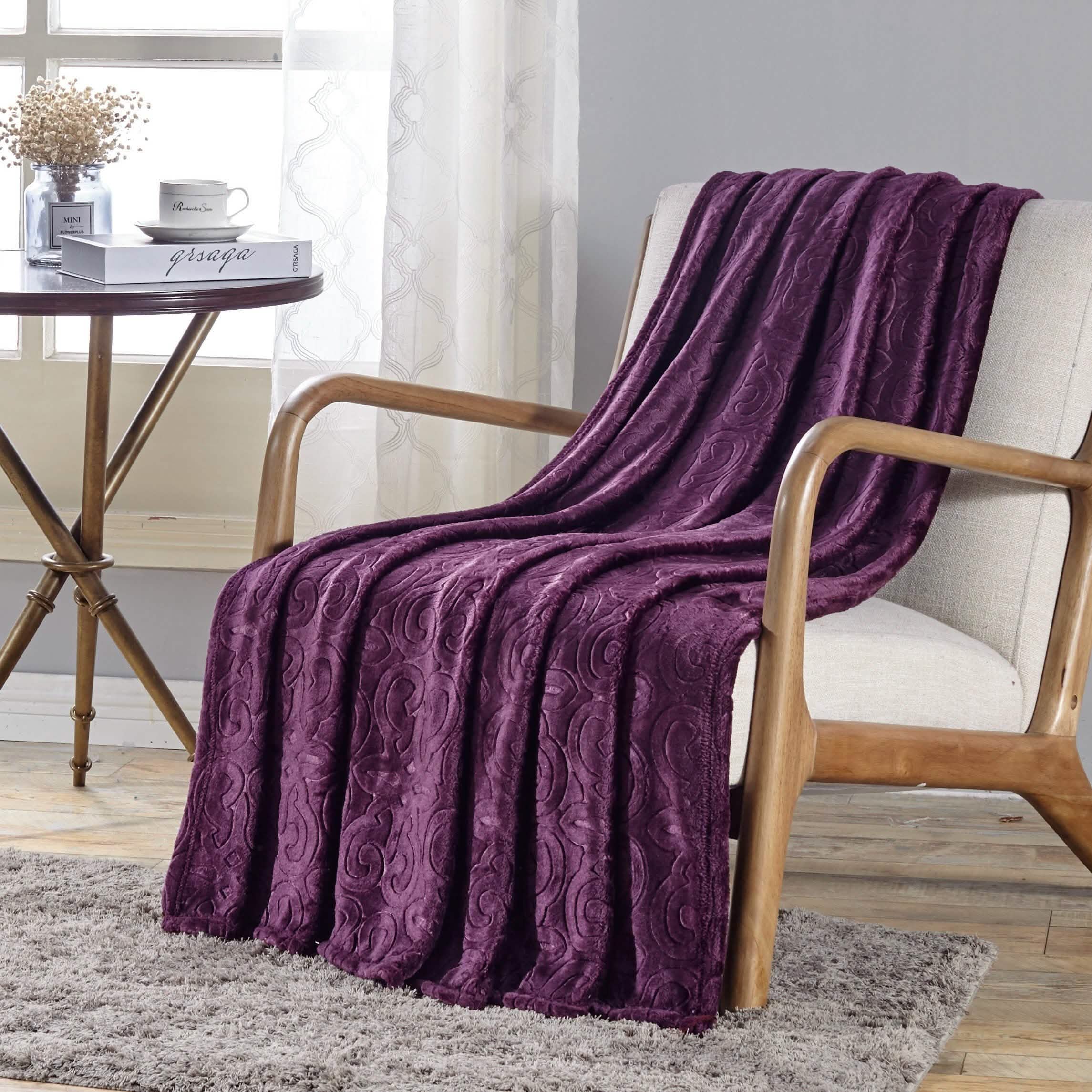 Dama Flannel Fleece Blanket
