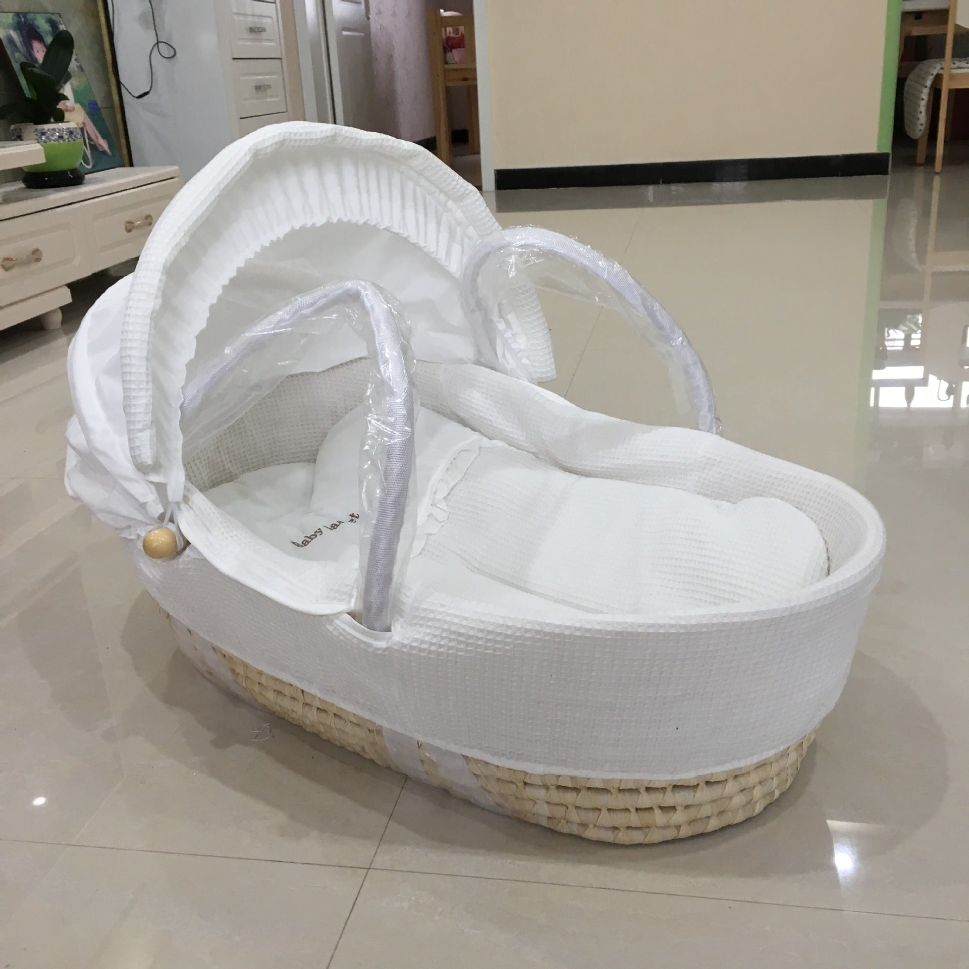 Portable Baby Bassinet Woven From Corn Husks