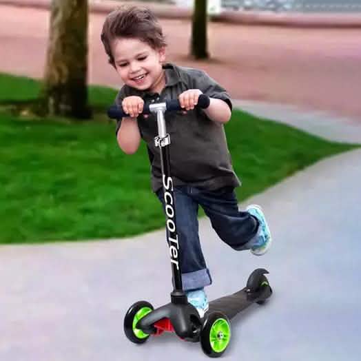 Deluxe Aluminum Kick 'n Go 3-Wheel Scooter
