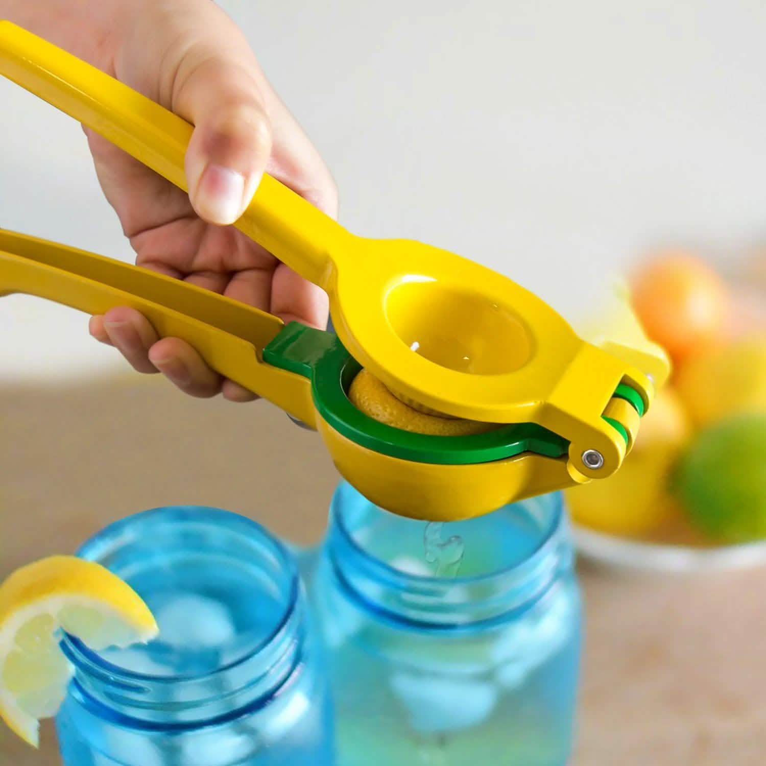 Easy-To-Use Manual Lemon Squeezer