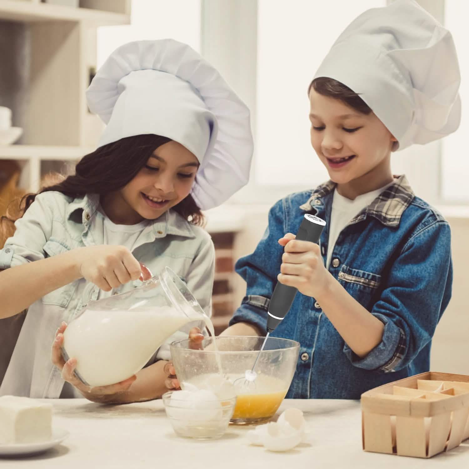 Electric Milk Frother with 2 Whisk Heads