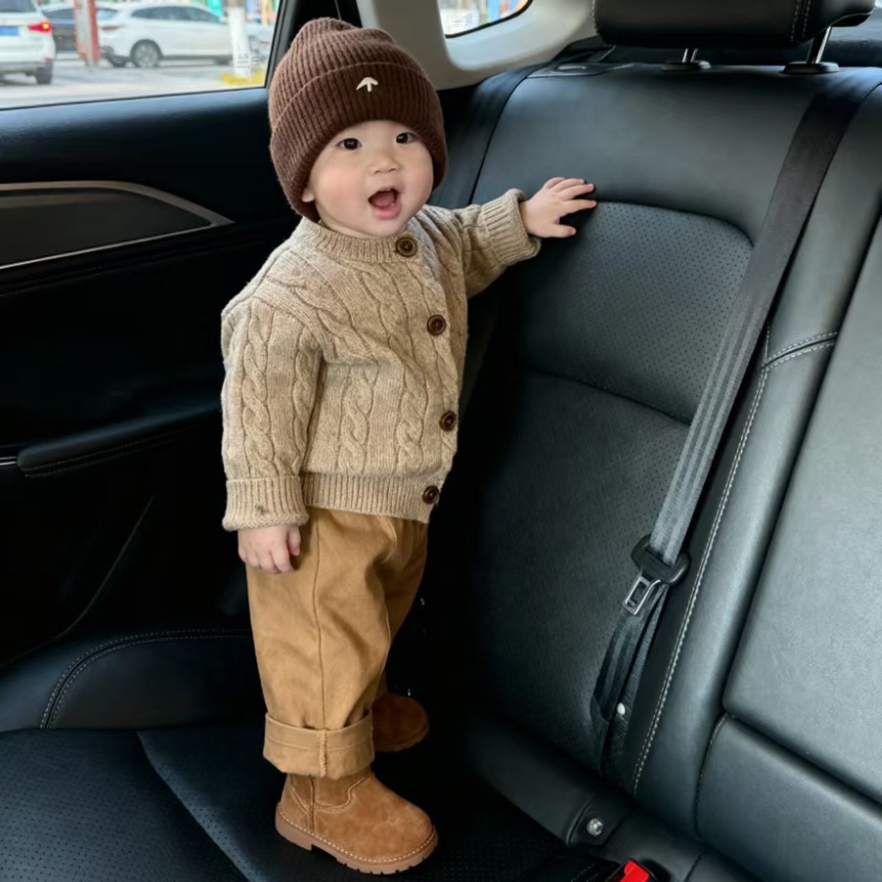 Korean-style Boys Autumnwinter Khaki Embroidered Cable-knit Thickened Sweater