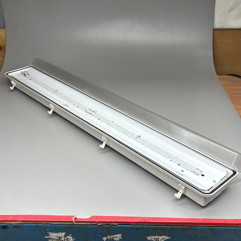 COOPER Metalux Vaportite LED 4000 Lumen 4000K 0-10V 4 ft (New)