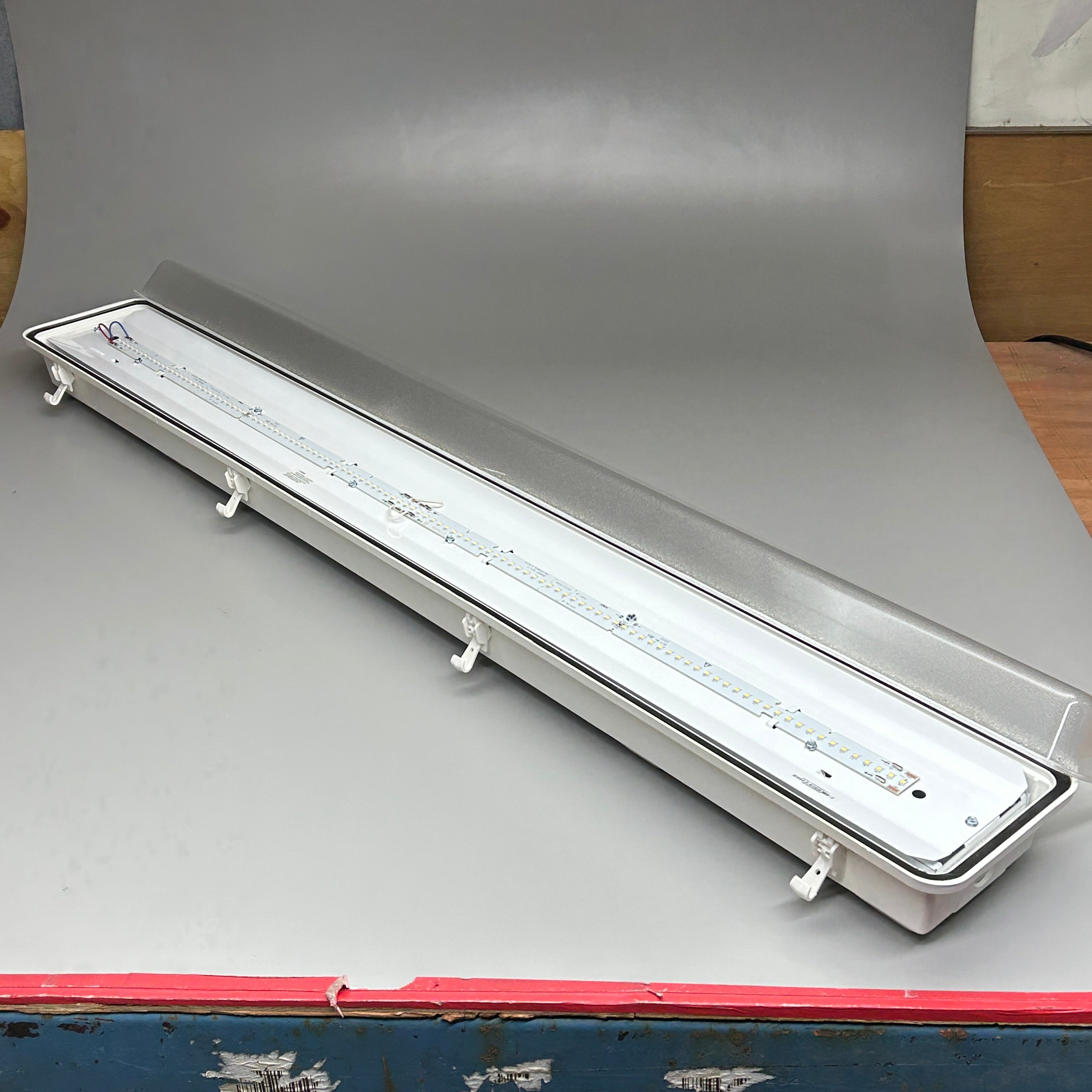 COOPER Metalux Vaportite LED 4000 Lumen 4000K 0-10V 4 ft (New)