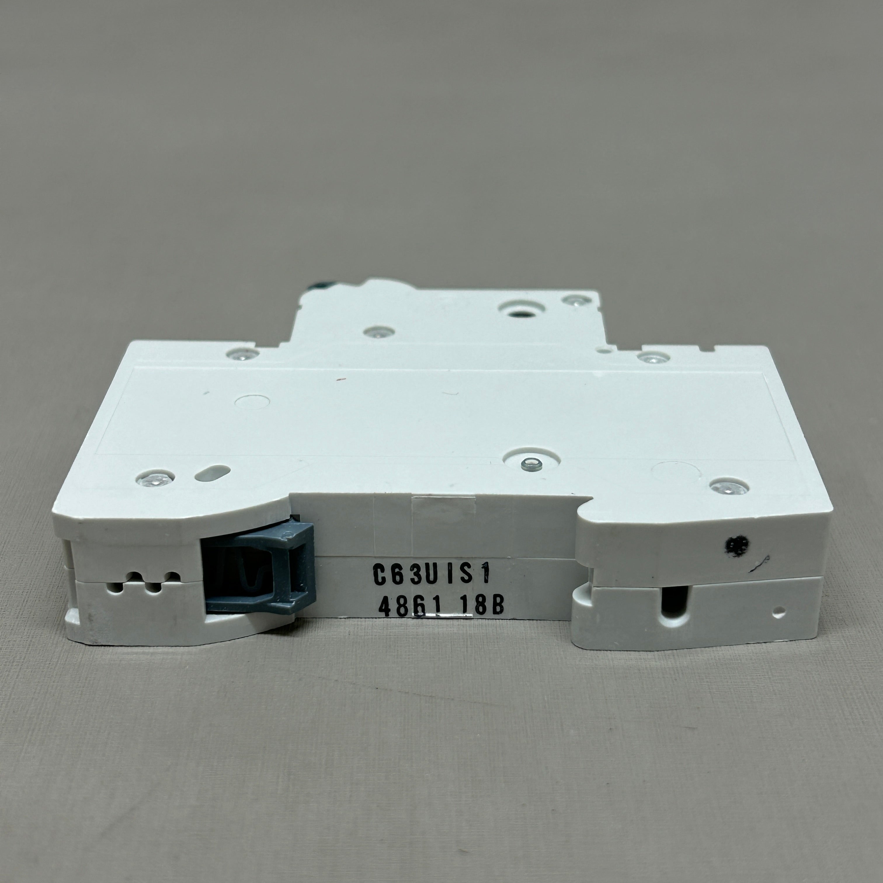 SIEMENS Miniature Circuit Breaker 230/400 V 6kA Off-White 5SL6163-7BB (New)