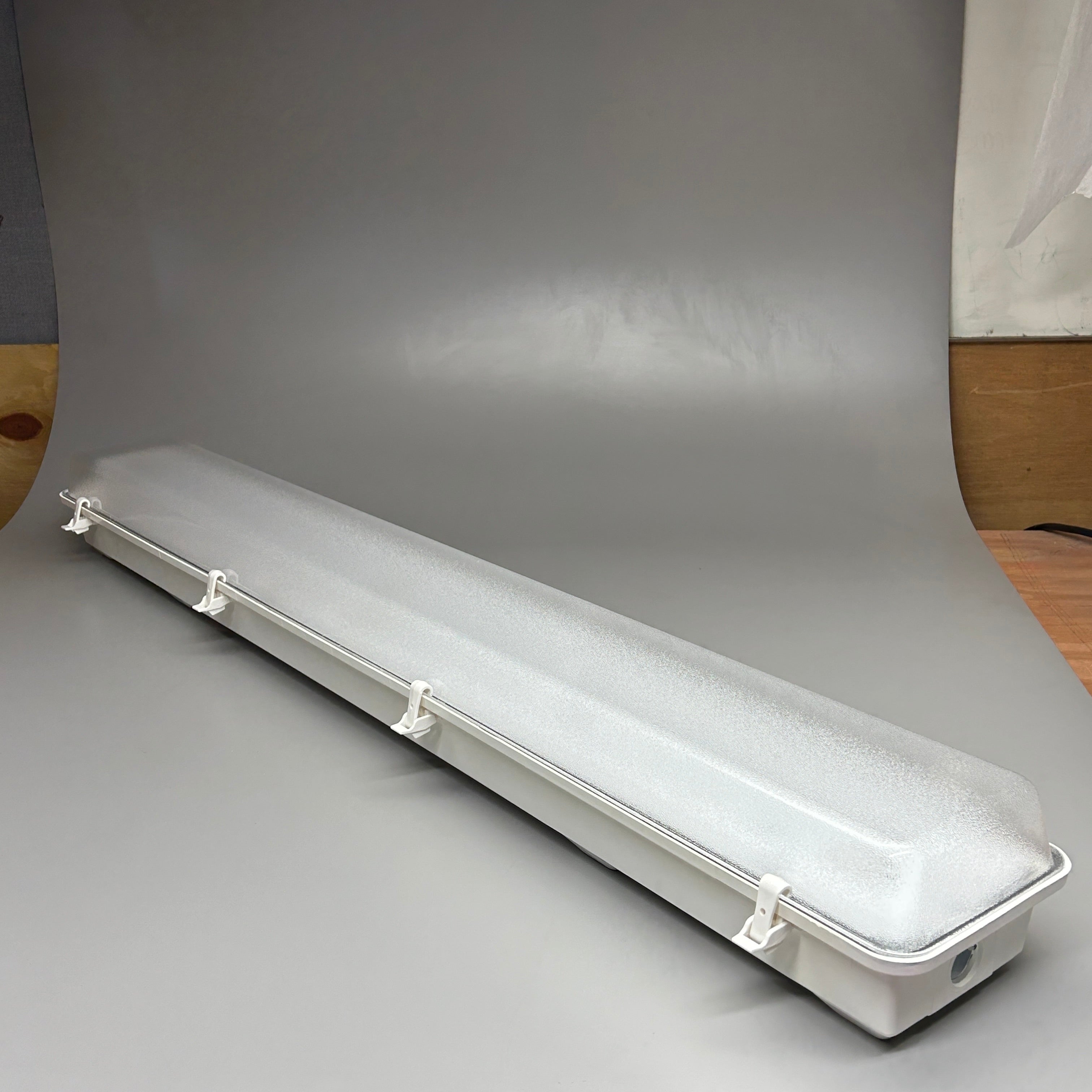 COOPER Metalux Vaportite LED 4000 Lumen 4000K 0-10V 4 ft (New)