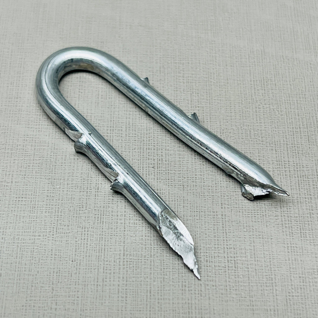 HW BRAND (Hutchinson Inc) Double Barbed Galvanized Fence Staples 1-1/2" 8 lb (New)