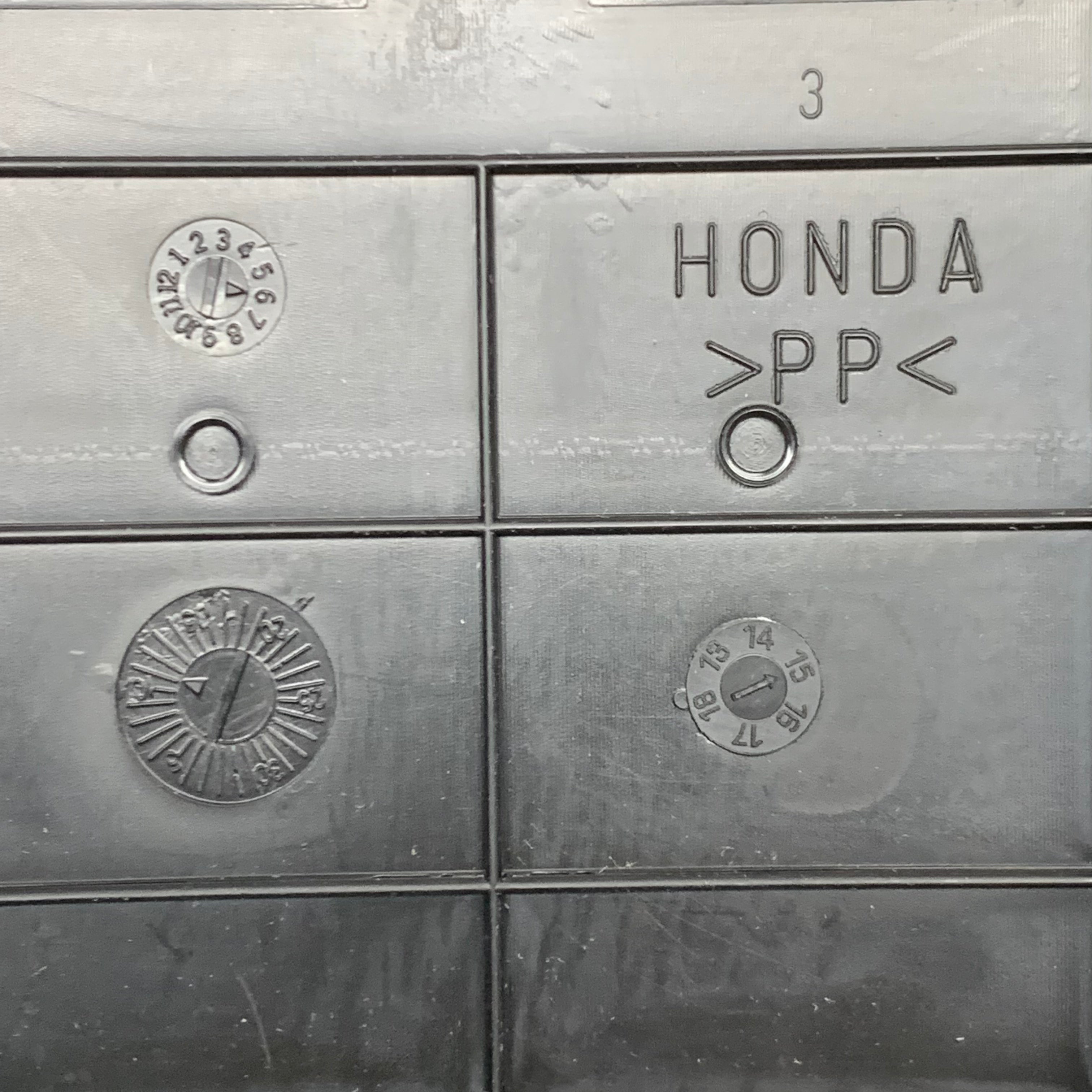 HONDA Air Cleaner Cover for Lawn Mower 17231-Z0J-040 OEM (New)