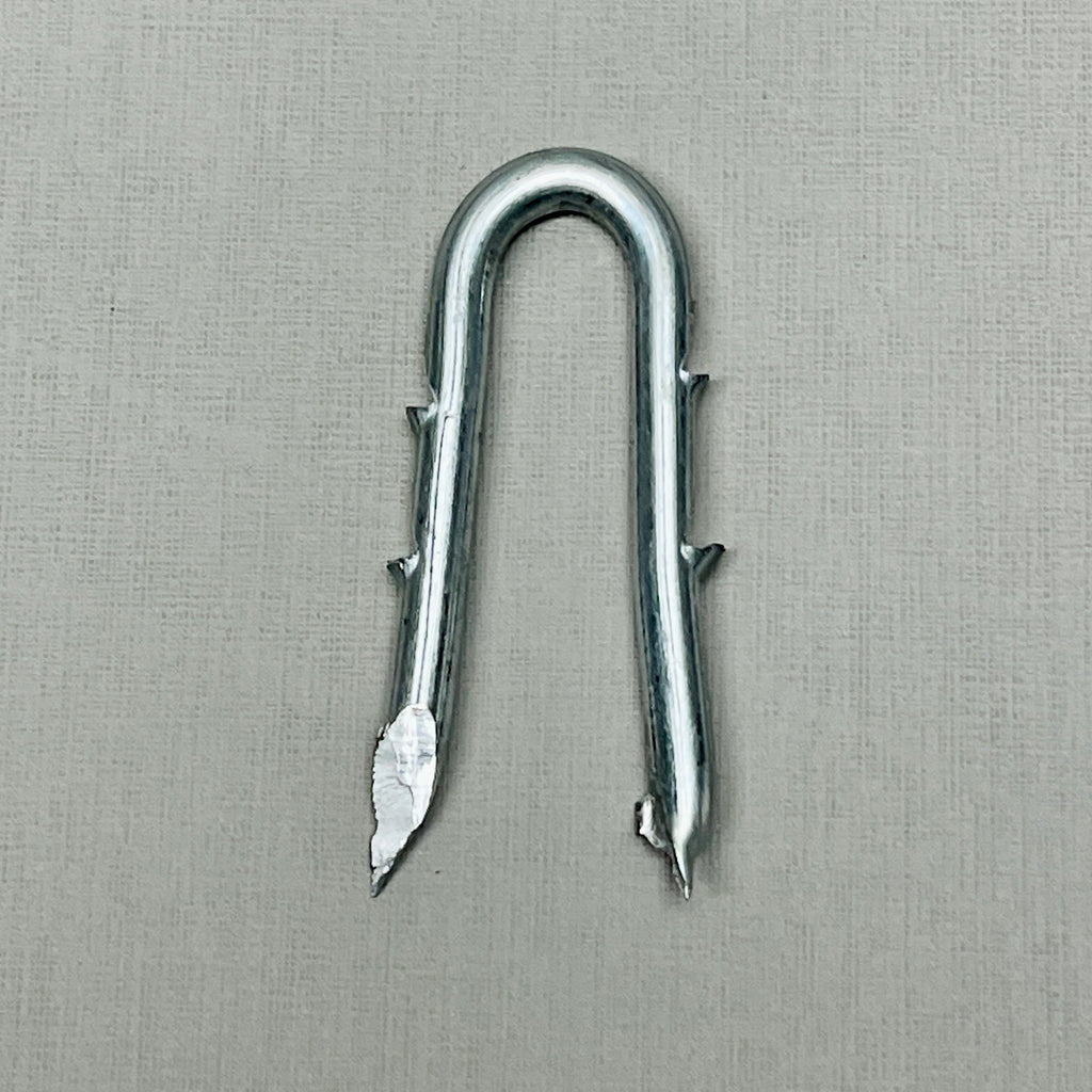 HW BRAND (Hutchinson Inc) Double Barbed Galvanized Fence Staples 1-1/2" 8 lb (New)