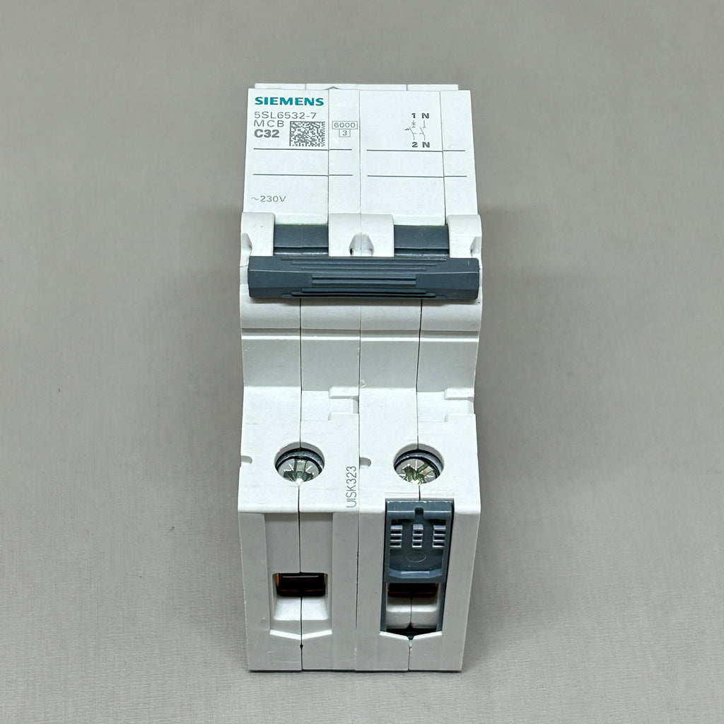 SIEMENS Miniature Circuit Breaker 230 V 6kA, 32 A, D=70 mm Off-White 5SL6532-7 (New)
